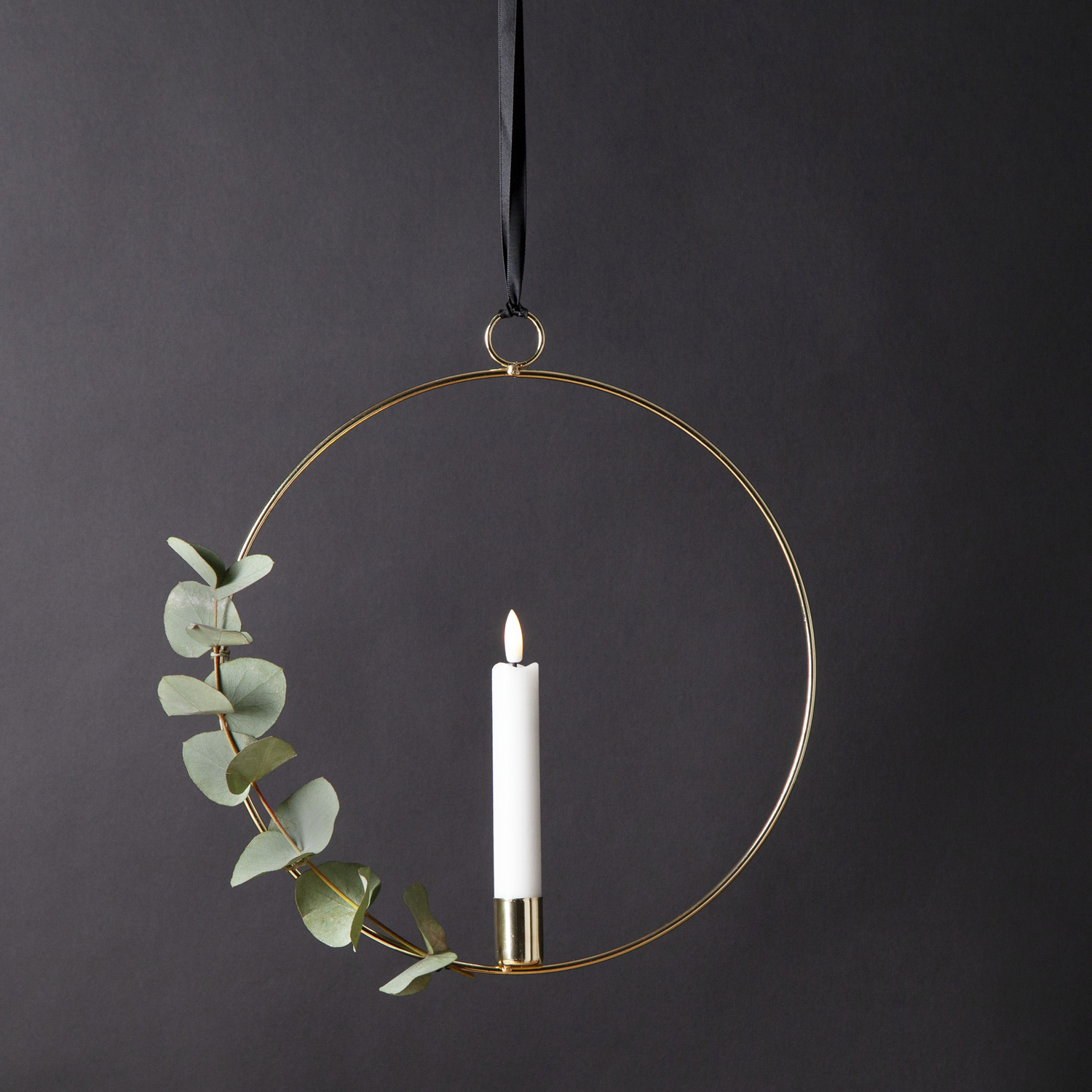 Dekoring mit LED Kerze Flamme - mit Aufhänger - D: 28,5cm - Timer - Batterie - gold Dekoring mit LED Kerze Flamme - mit Aufhänger - D: 28,5cm - Timer - Batterie - gold von MARELIDA