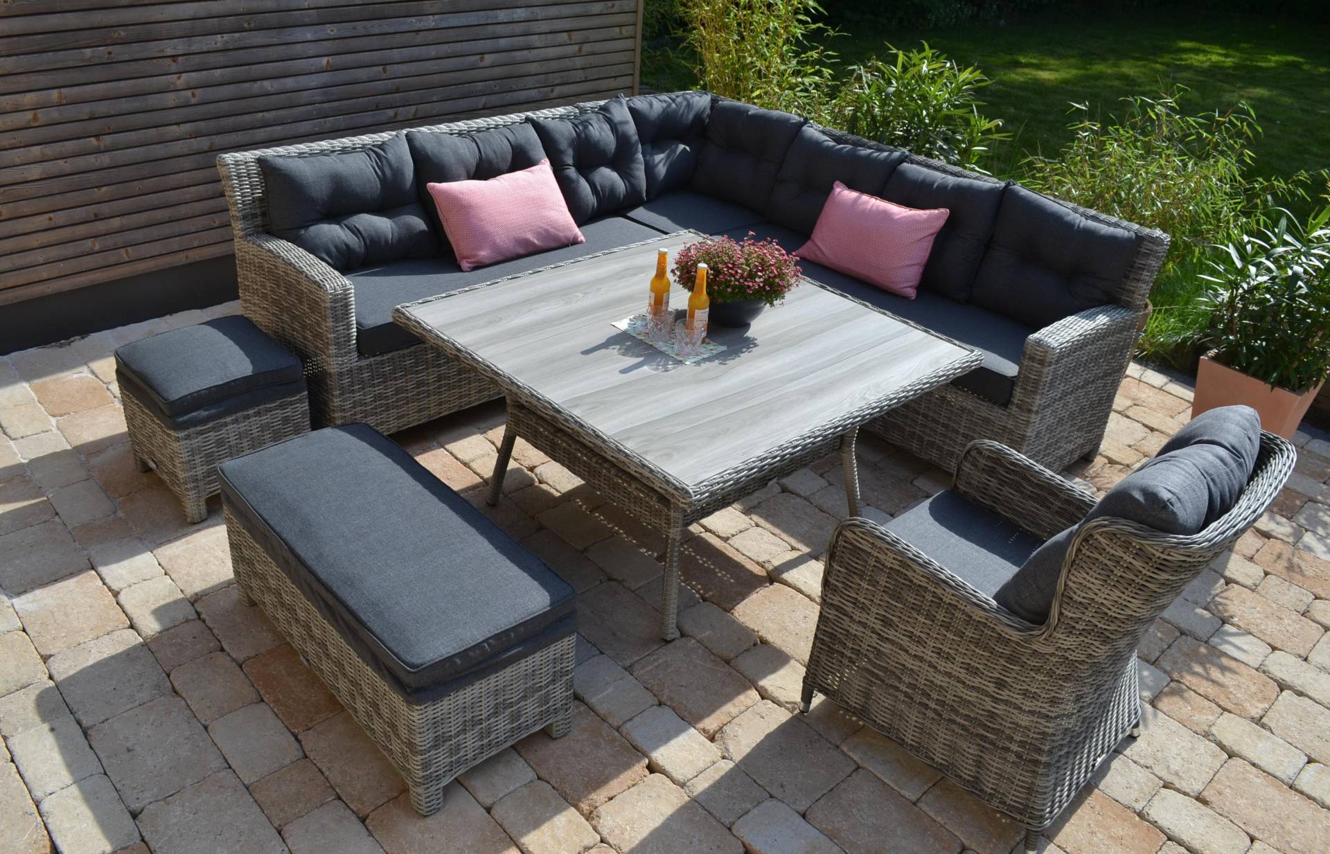 Ecklounge Bonaire Polyrattan mit großem Keramik Tisch + Bank + Hocker + 1 Comfort Sessel Silvia Ecklounge Bonaire Polyrattan mit großem Keramik Tisch + Bank + Hocker + 1 Comfort Sessel Silvia