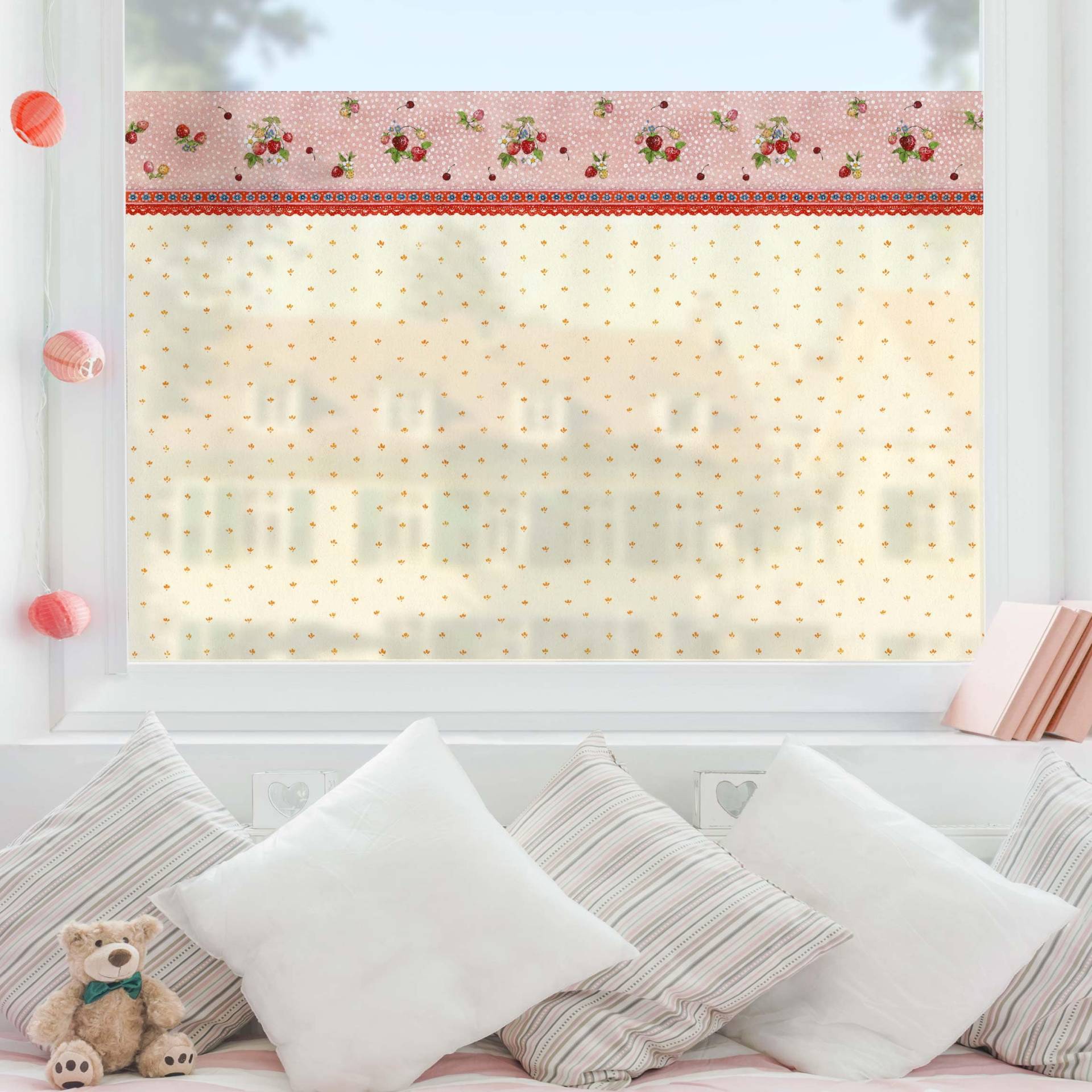 Fensterfolie Erdbeerinchen Erdbeerfee - Erdbeermuster Fensterfolie Erdbeerinchen Erdbeerfee - Erdbeermuster