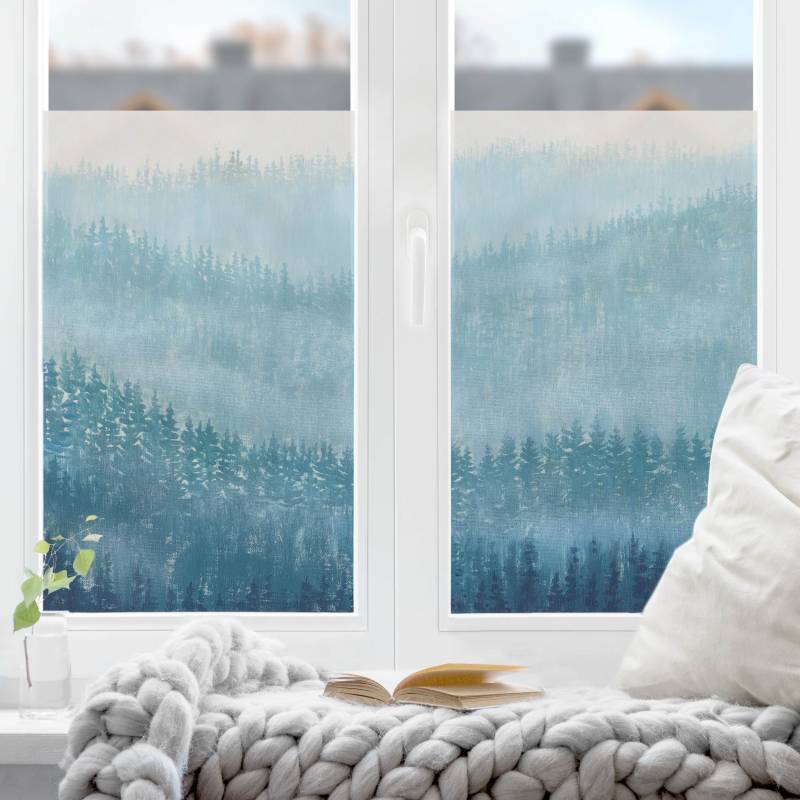 Fensterfolie Malerische Berge mit Nadelbäumen