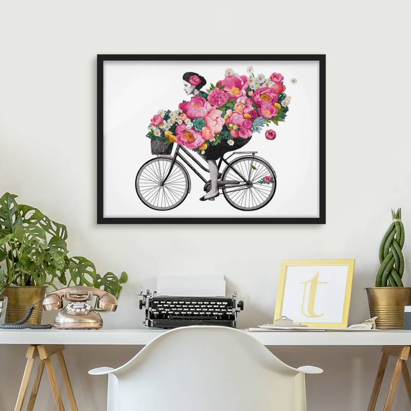Gerahmtes Bild Illustration Frau auf Fahrrad Collage bunte Blumen
