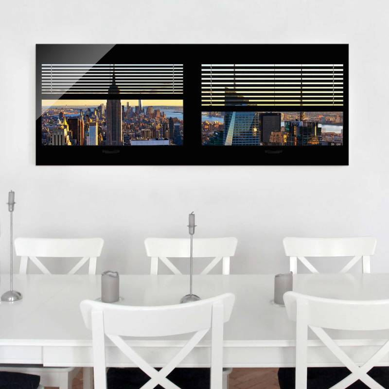 Glasbild - Panorama Fensterblick Jalousie - Manhattan Abendstimmung