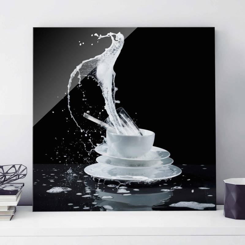 Glasbild - Quadrat Geschirr mit Spülmittel-Splash
