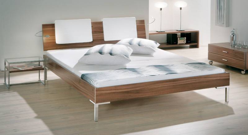 Design-Doppelbett León - 180x190 cm - weiß - Füße alu