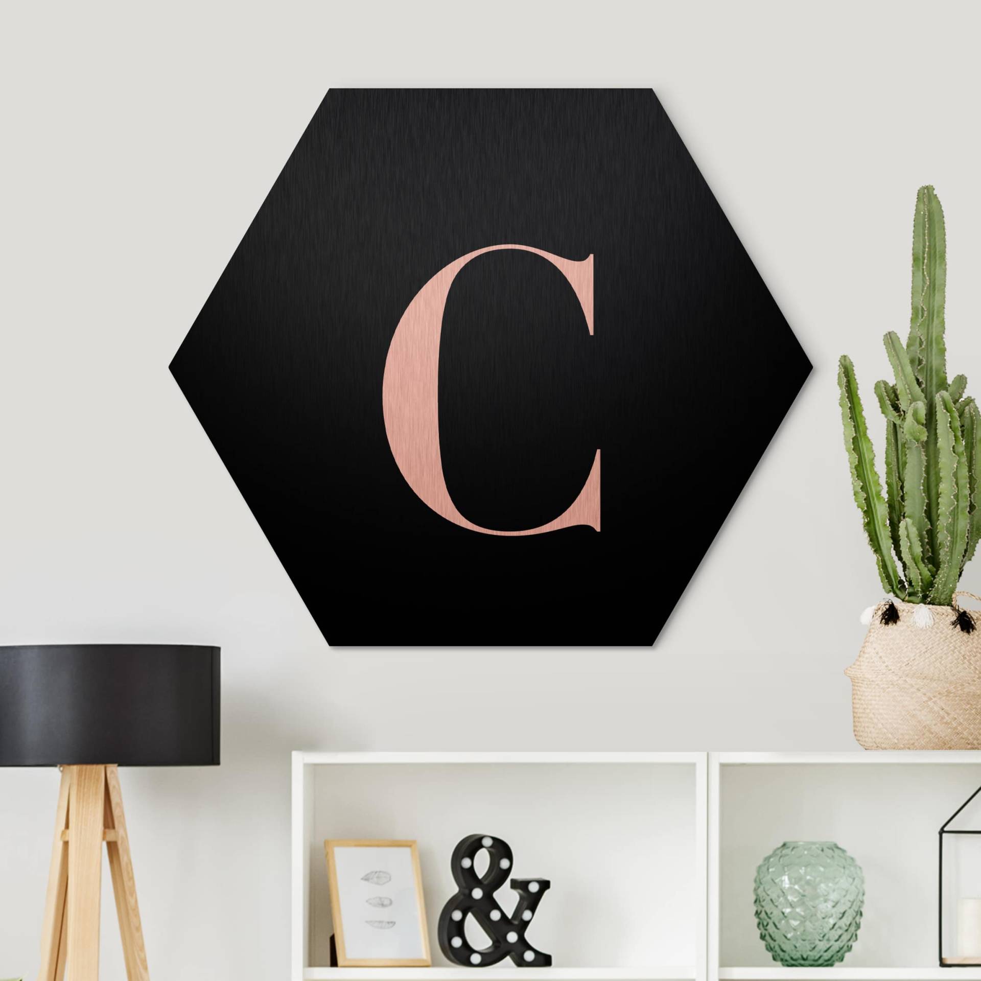 Hexagon-Alu-Dibond Bild Buchstabe Serif Schwarz C