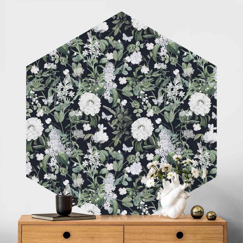 Hexagon Mustertapete selbstklebend Weiße Blüten und Schmetterlinge auf Blau