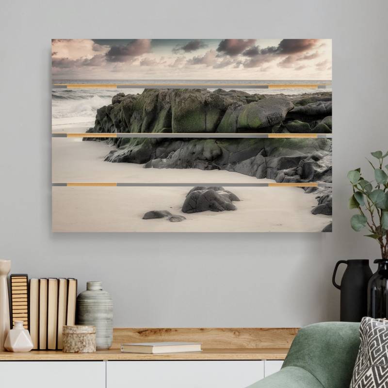 Holzbild Plankenoptik - Querformat Felsen am Strand