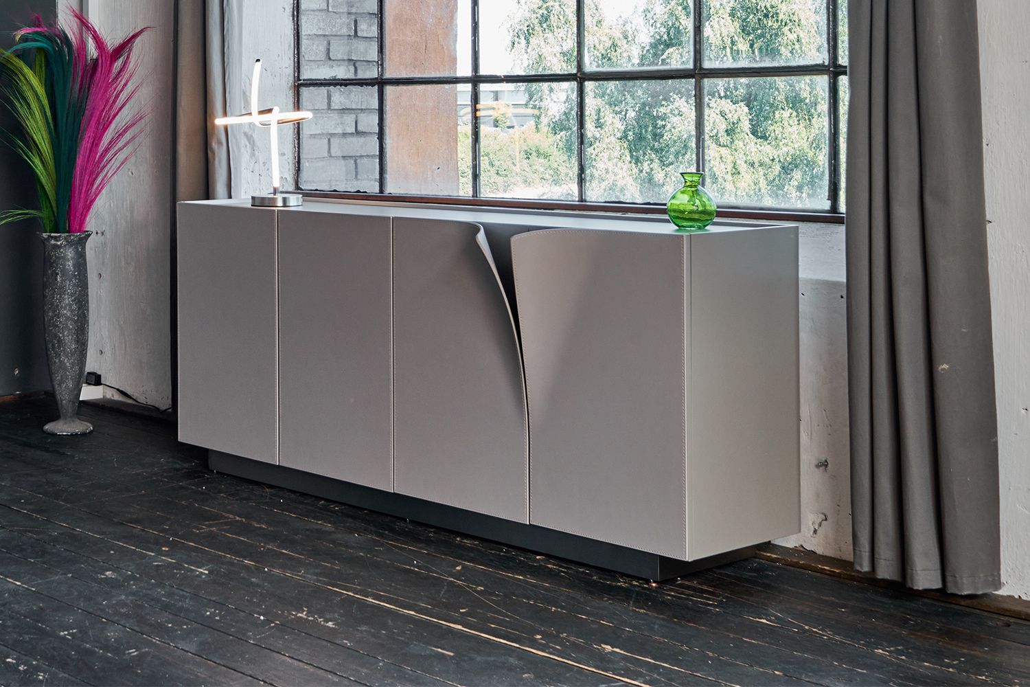 KAWOLA Sideboard EMMA Kunstleder grau Fuß Edelstahl gebürstet KAWOLA Sideboard EMMA Kunstleder grau Fuß Edelstahl gebürstet