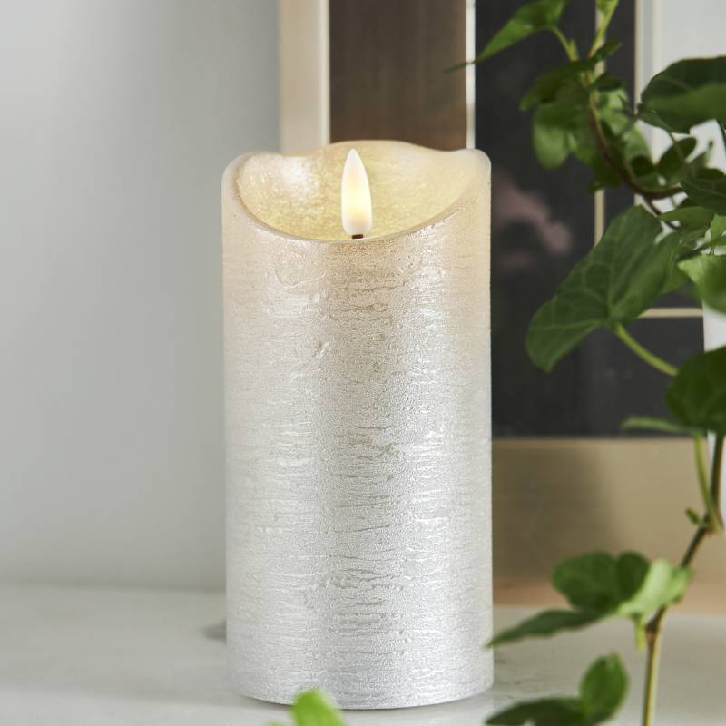 LED Kerze FLAMME - Rustik-Optik - Echtwachs - 3D Flamme - H: 15cm - Batterie - Timer - silber von StarTrading