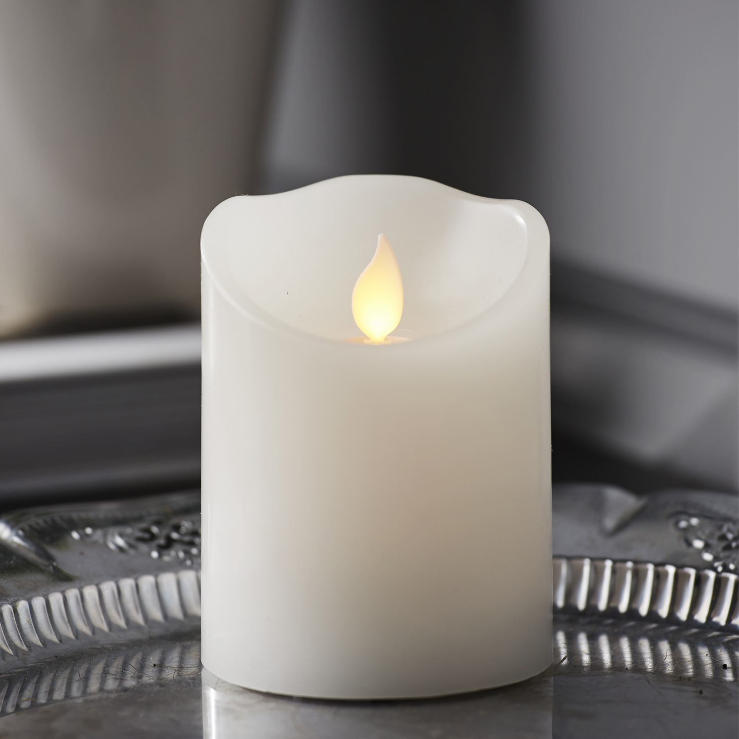 LED Stumpenkerze TWINKLE - bewegte, warmweiße LED Flamme - H: 10cm, D: 7,5cm - Timer - weiß LED Stumpenkerze TWINKLE - bewegte, warmweiße LED Flamme - H: 10cm, D: 7,5cm - Timer - weiß von StarTrading