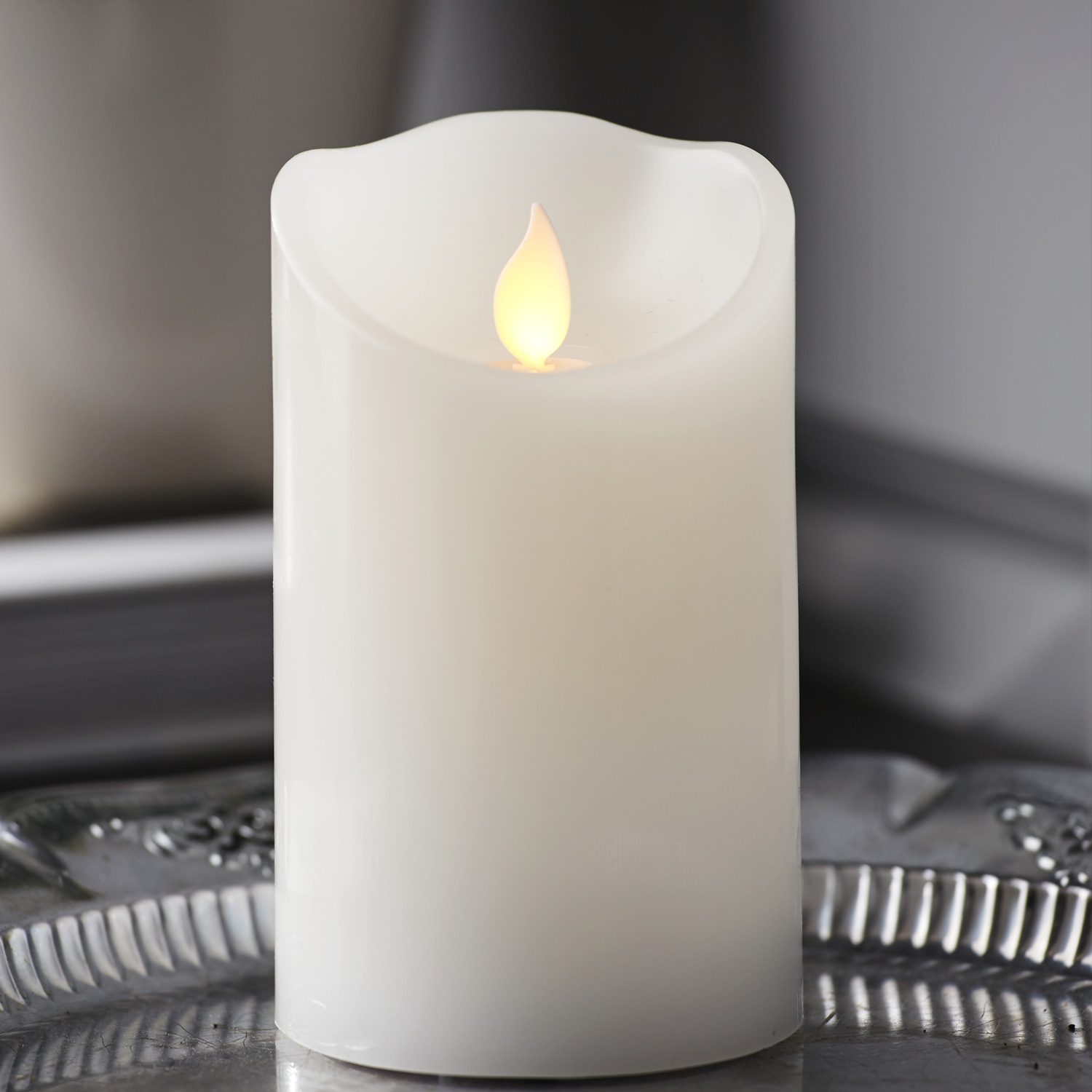LED Stumpenkerze TWINKLE - bewegte, warmweiße LED Flamme - H: 12,5cm, D: 7,5cm - Timer - weiß LED Stumpenkerze TWINKLE - bewegte, warmweiße LED Flamme - H: 12,5cm, D: 7,5cm - Timer - weiß von StarTrading