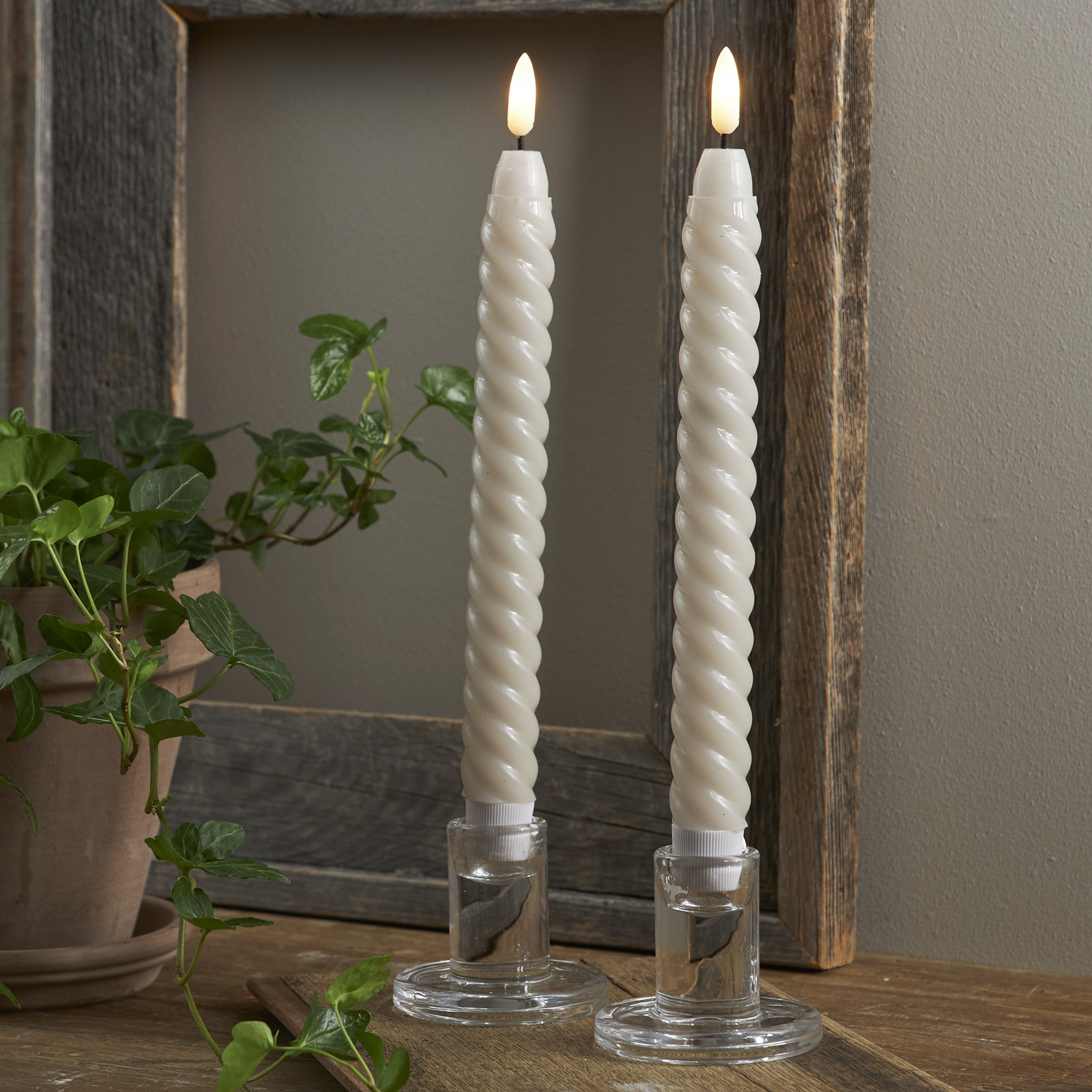 LED Stabkerzen SWIRL - Echtwachs - flackernde 3D Flamme - H: 25cm - Timer - creme - 2er Set LED Stabkerzen SWIRL - Echtwachs - flackernde 3D Flamme - H: 25cm - Timer - creme - 2er Set von StarTrading