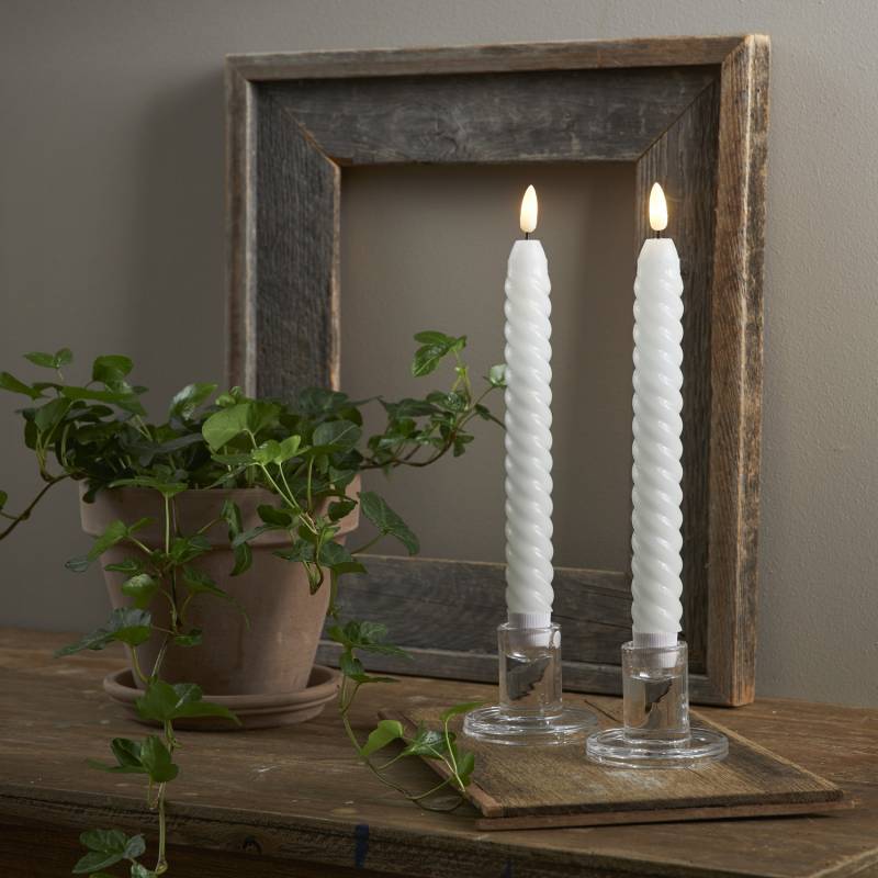 LED Stabkerzen SWIRL - Echtwachs - flackernde 3D Flamme - H: 25cm - Timer - weiß - 2er Set von StarTrading