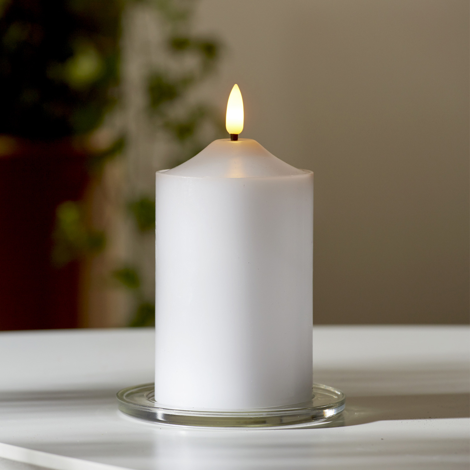 LED Stumpenkerze Flamme - Echtwachs - warmweiße 3D Flamme - H: 15cm - Batterie - Timer - weiß LED Stumpenkerze Flamme - Echtwachs - warmweiße 3D Flamme - H: 15cm - Batterie - Timer - weiß von StarTrading