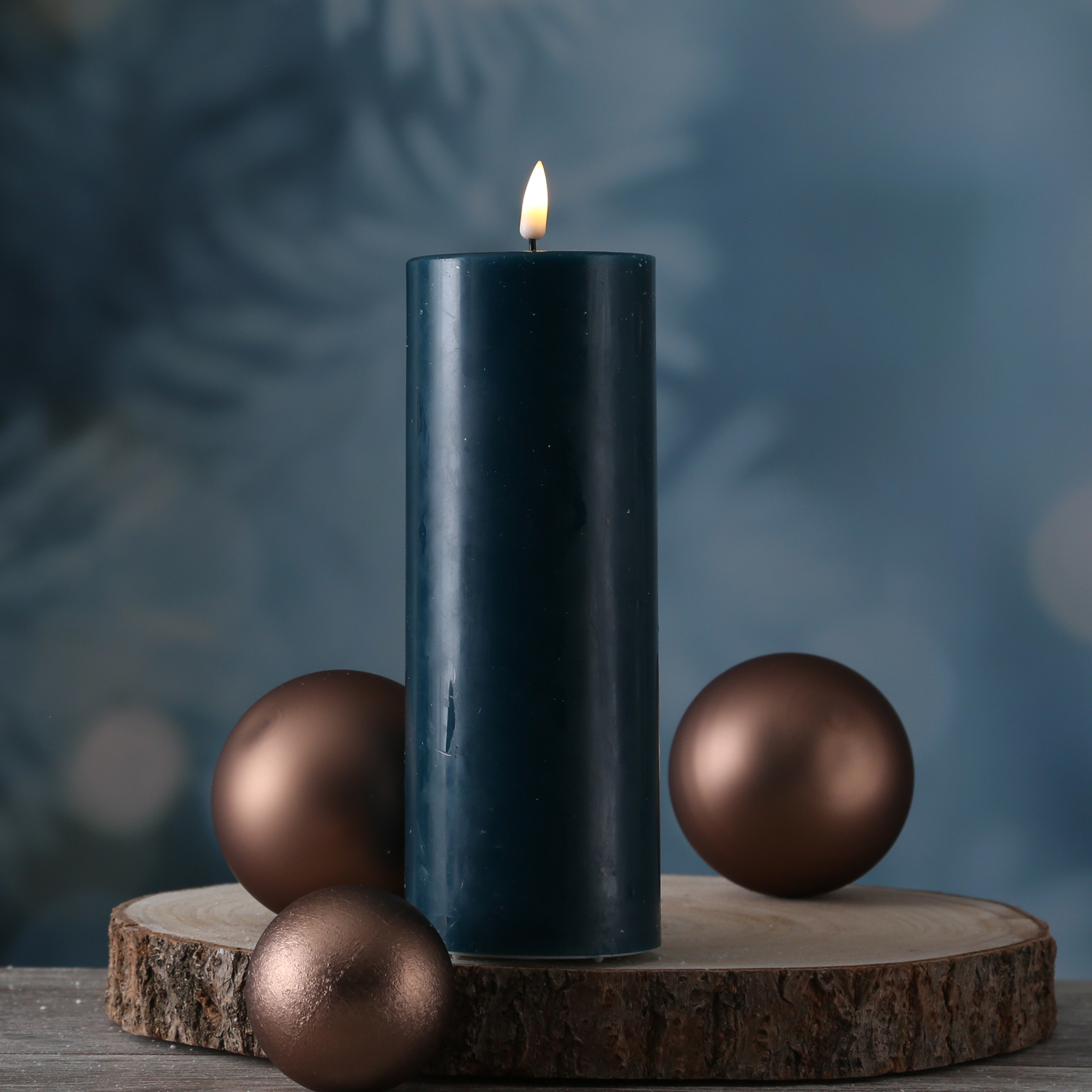 LED Stumpenkerze MIA - Echtwachs - realistische 3D Flamme - H: 20cm - D: 7,5cm - petrol LED Stumpenkerze MIA - Echtwachs - realistische 3D Flamme - H: 20cm - D: 7,5cm - petrol von DELUXE Homeart