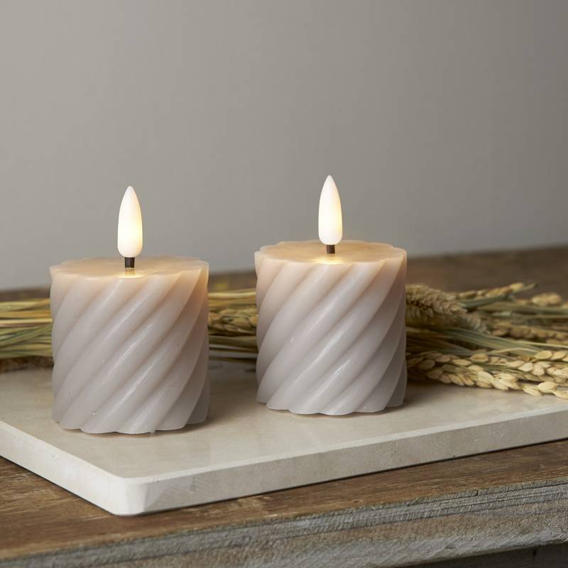 LED Stumpenkerze SWIRL - Echtwachs - warmweiße 3D Flamme - H: 7,5cm - Timer - grau - 2er Set von StarTrading