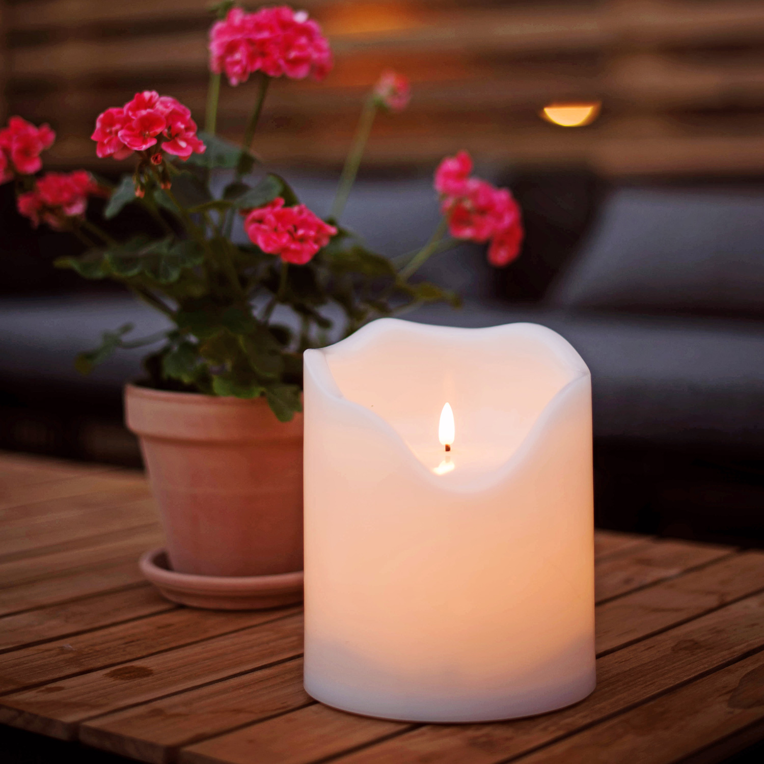LED XXL Stumpenkerze Flamme - Kunststoff - flackernde 3D Flamme - H: 20cm - Timer - f. Außen - weiß LED XXL Stumpenkerze Flamme - Kunststoff - flackernde 3D Flamme - H: 20cm - Timer - f. Außen - weiß von StarTrading