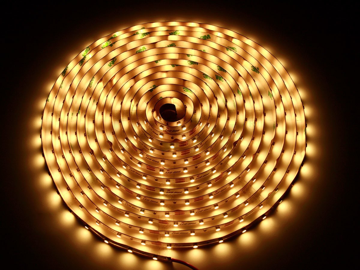LED line® LED Strip / LED Band / LED Streifen 5m 12V DC ultra warmweiß 2400-2600K 24W 2100 Lumen 300 SMD selbstklebend, kürzbar & dimmbar Schutzklasse IP20