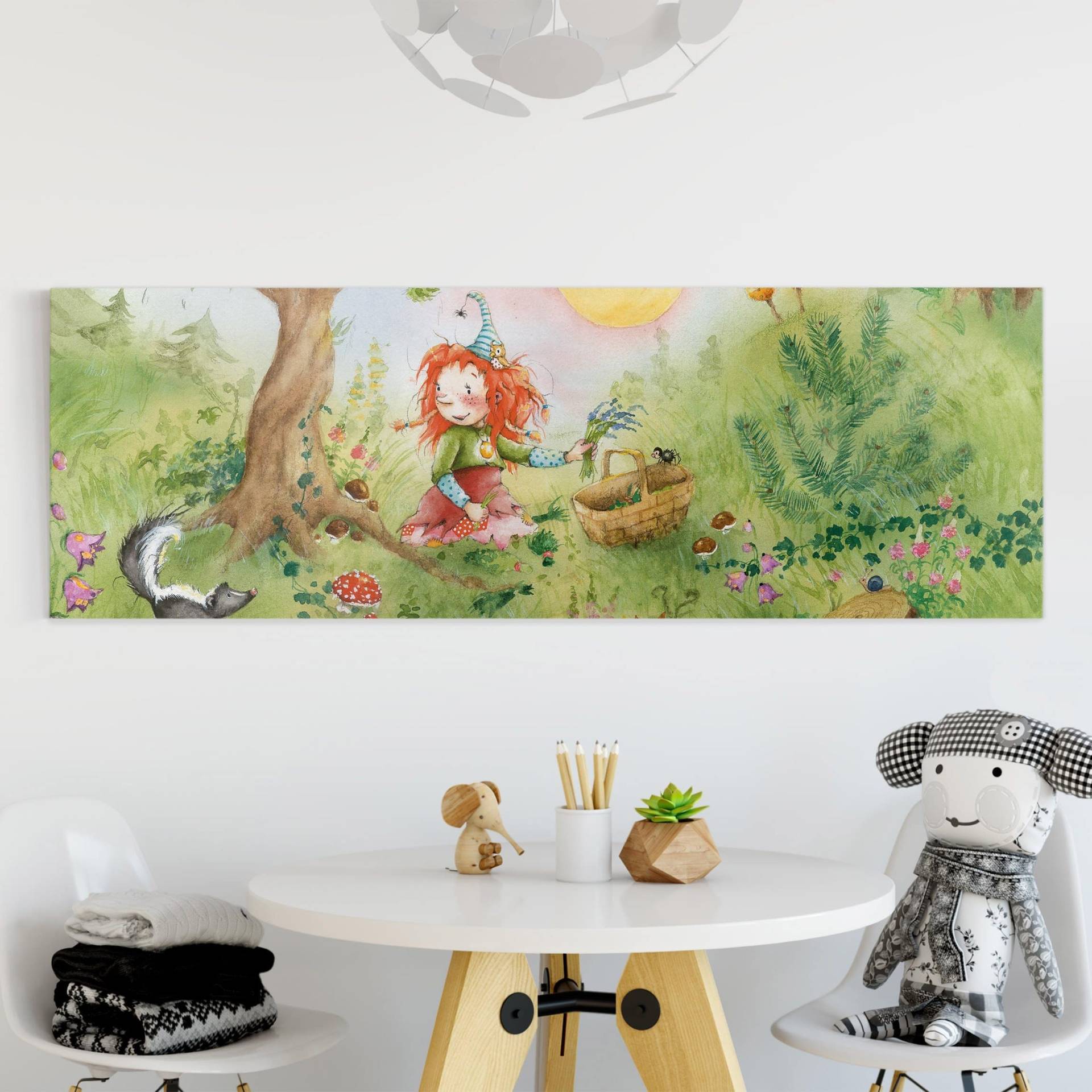 Leinwandbild - Panorama Frida die kleine Waldhexe - Frida sammelt Kräuter
