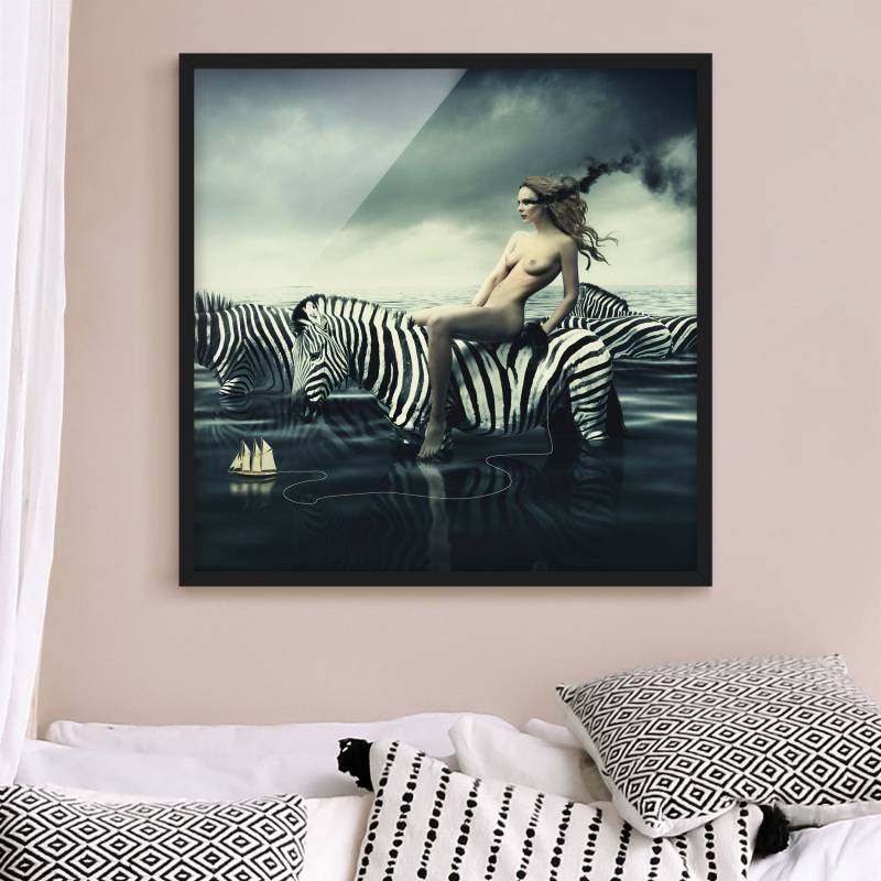 Portrait Bild mit Rahmen Frauenakt mit Zebras