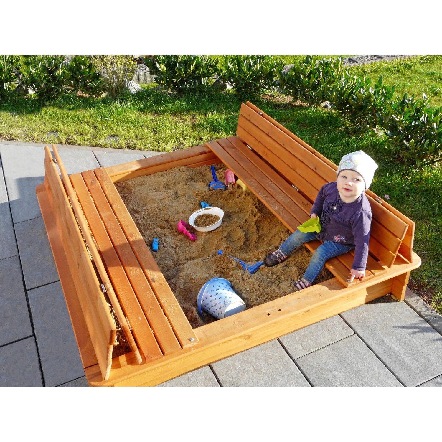 Sandkasten 196 B Gr.2 mit Klappbarer Abdeckung Honigbraun 140 x 140 cm FSC® Sandkasten 196 B Gr.2 mit Klappbarer Abdeckung Honigbraun 140 x 140 cm FSC®