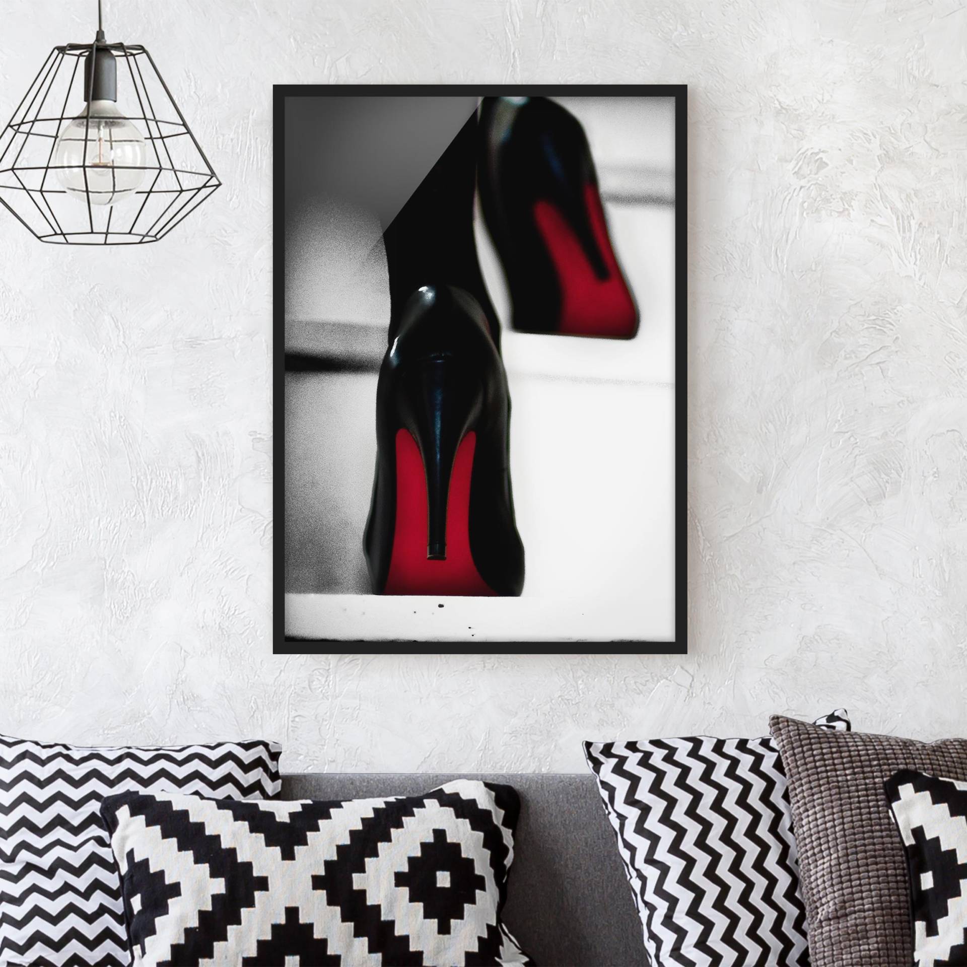 Schwarz-Weiß Bild mit Rahmen High Heels in Rot
