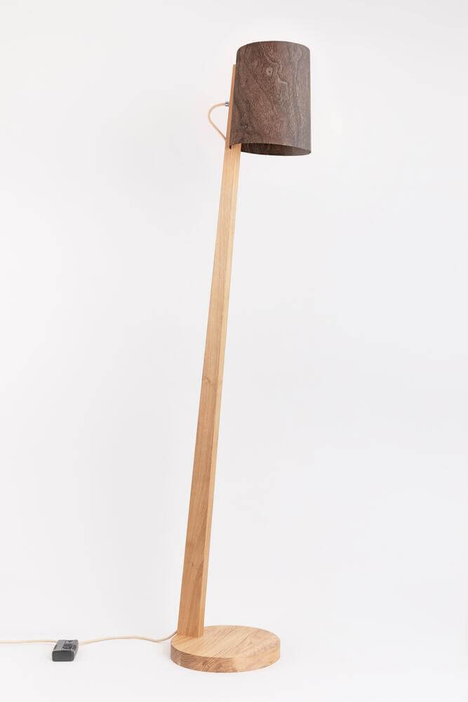 Stehlampe aus Eichenholz zylindrisch 1411 ALMUT - Walnuss Stehlampe aus Eichenholz zylindrisch 1411 ALMUT - Walnuss