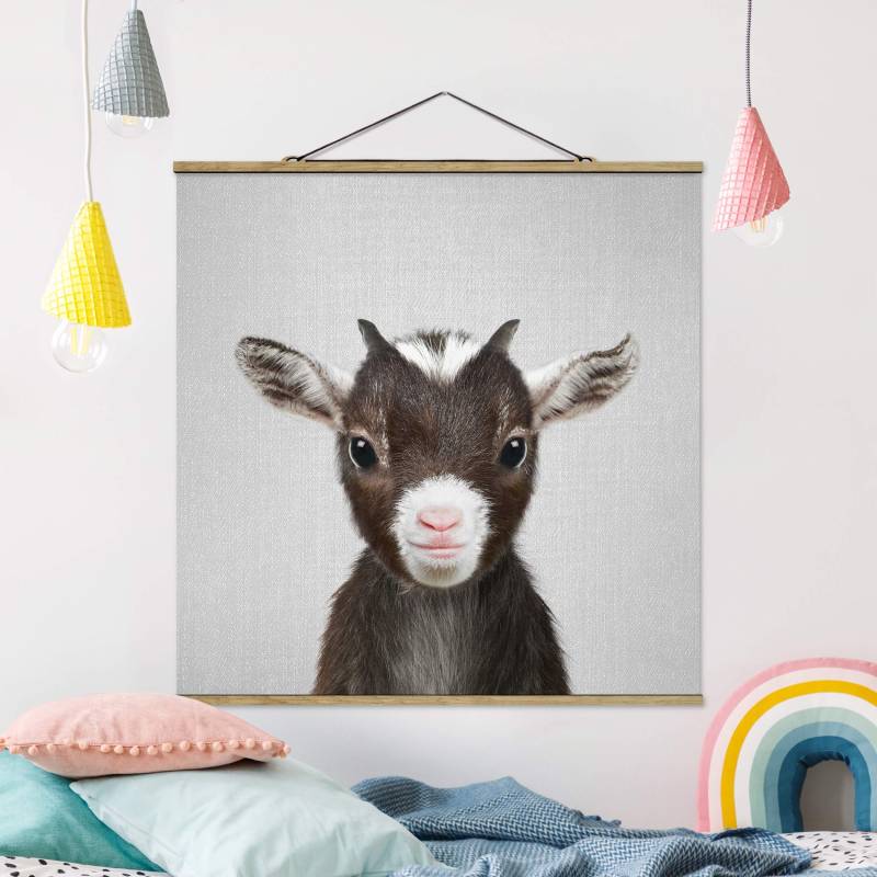 Stoffbild mit Posterleisten Baby Ziege Zelda