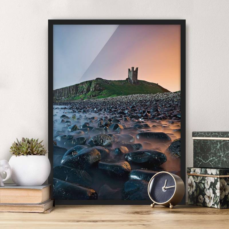 Strand Bild mit Rahmen Sonnenaufgang mit Nebel bei Dunstanburgh Castle