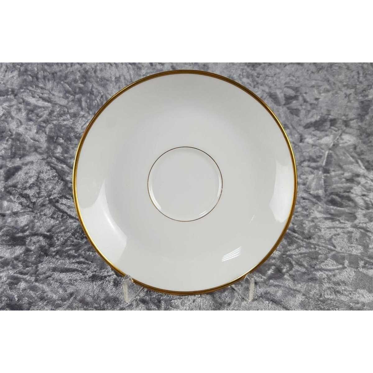 Untertasse für Kaffee Goldrand Zeh Scherzer Rillenrelief 1750 gebraucht - akzeptabel Untertasse für Kaffee Goldrand Zeh Scherzer Rillenrelief 1750 gebraucht - akzeptabel