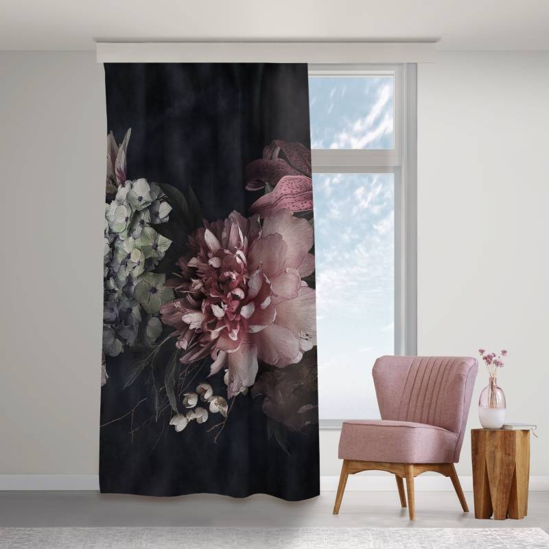 Vorhang Blumen mit Nebel auf Schwarz
