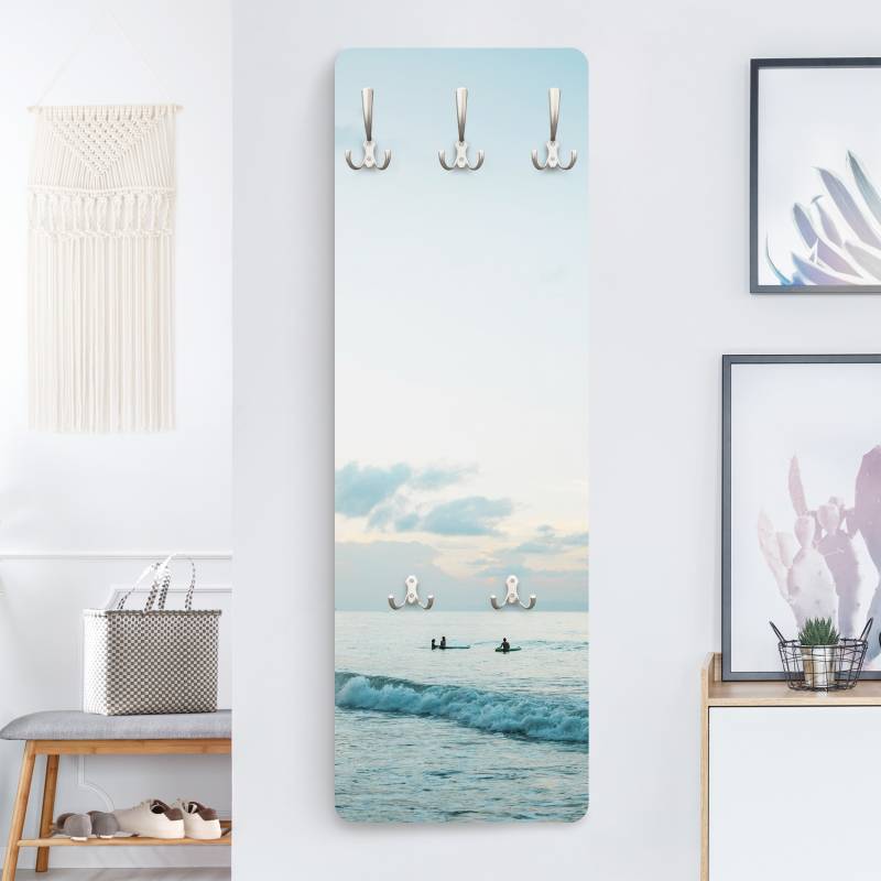 Wandgarderobe Surfer in pastellblauem Meer