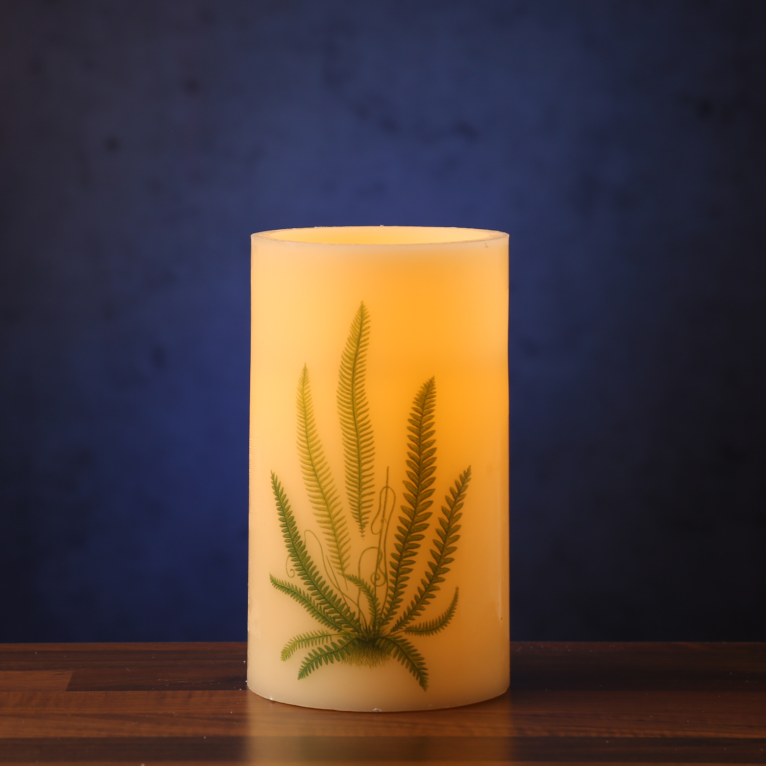 XXL LED Kerze mit Farndruck - Echtwachs - flackernde LED - H: 20cm - D: 12cm - weiß/grün von MARELIDA