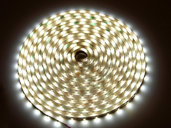 epiLED® Extrem helles LED Strip / LED Band / LED Streifen 5m 12V DC neutralweiß 4000K 96 Watt 9600 Lumen 600 SMD selbstklebend, kürzbar & dimmbar Schutzklasse IP20