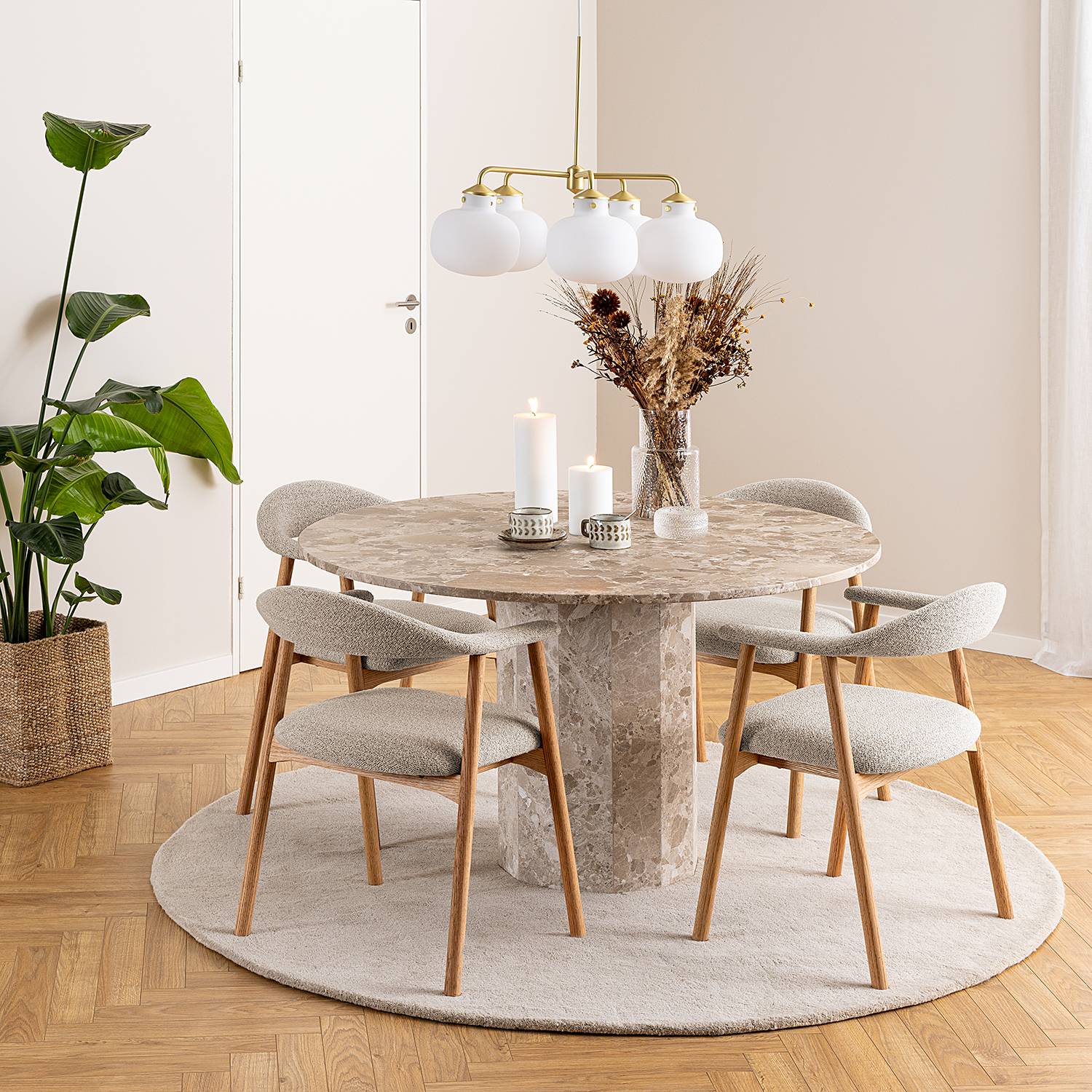 home24 Armlehnenstuhl MESITA 2er Set 56 x 76 x 54cm Bouclé Stoff Moena: Beige Beige/Beige Eiche Natur von home24