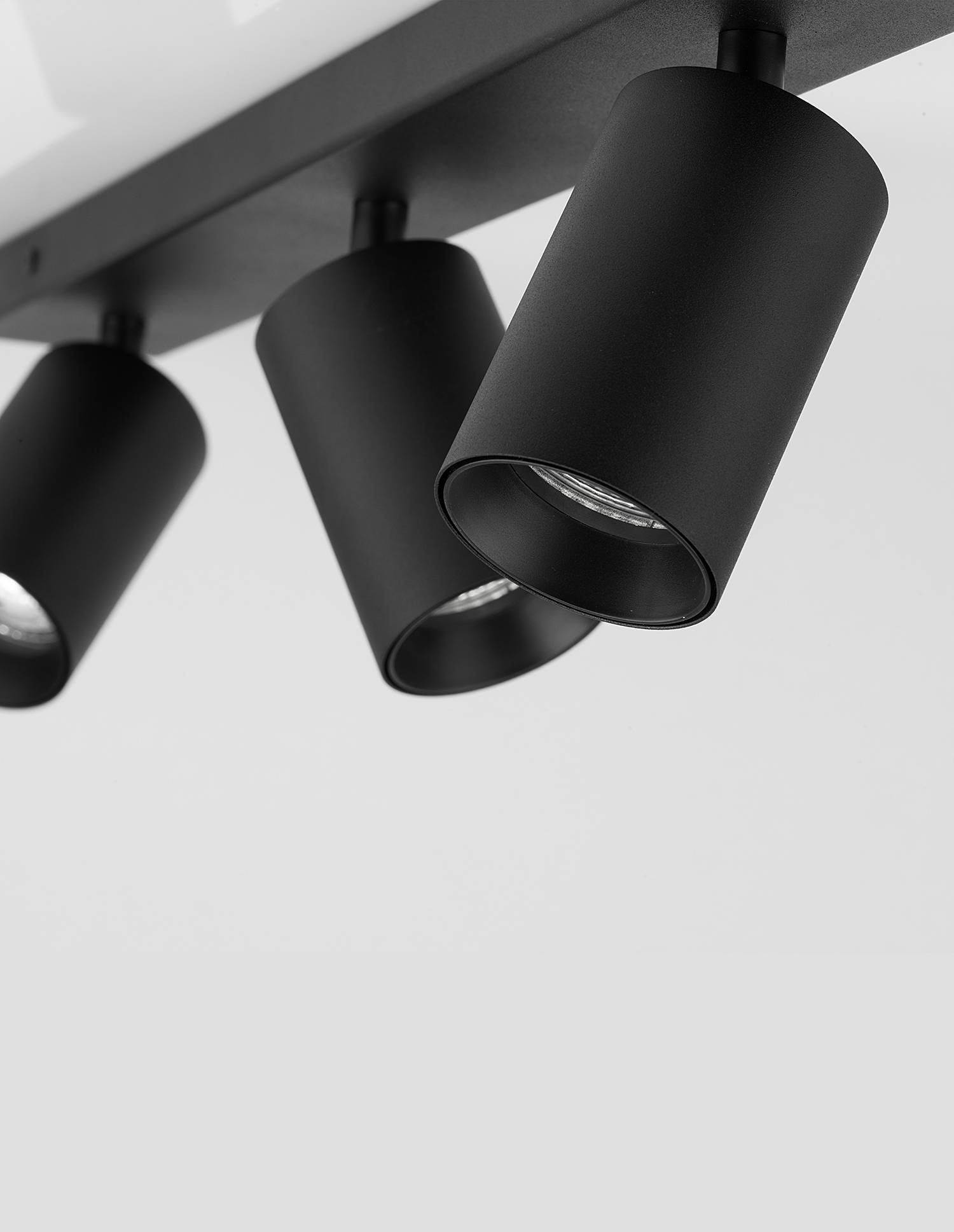 home24 Deckenleuchte Tod Typ B 55cm Schwarz/Schwarz 3 Kabel ABS, Fassung ABS, Baldachin Aluminium, Gehäuse Leuchte Aluminium LED/Smart Home/Glühlampe home24 Deckenleuchte Tod Typ B 55cm Schwarz/Schwarz 3 Kabel ABS, Fassung ABS, Baldachin Aluminium, Gehäuse Leuchte Aluminium LED/Smart Home/Glühlampe von home24