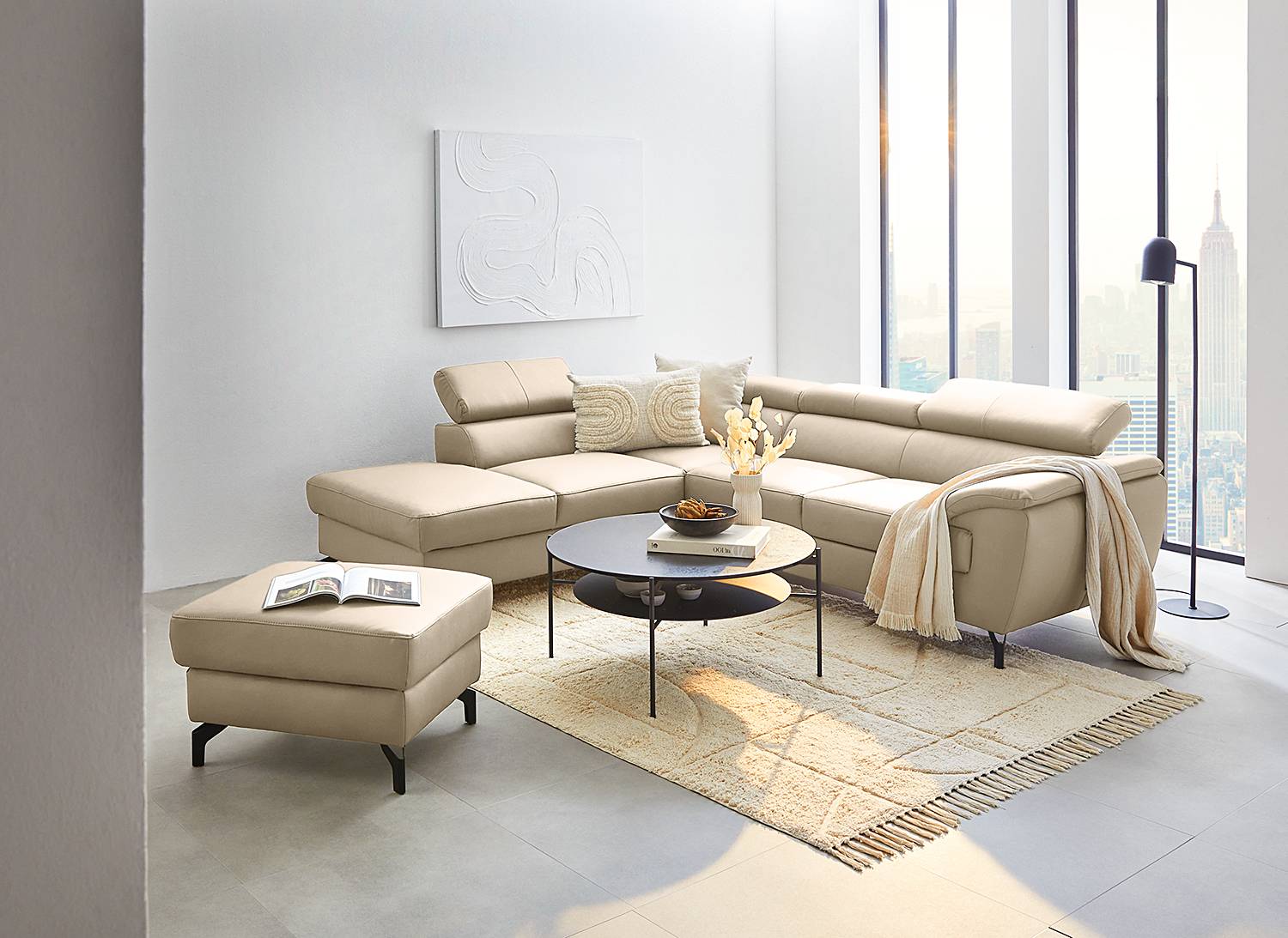 home24 Ecksofa Cartillon mit Longchair Beige Echtleder Mabel / Kunstleder Manda 256 x 90 x 220cm Ottomane davorstehend links Kopfstütze verstellbar home24 Ecksofa Cartillon mit Longchair Beige Echtleder Mabel / Kunstleder Manda 256 x 90 x 220cm Ottomane davorstehend links Kopfstütze verstellbar von home24
