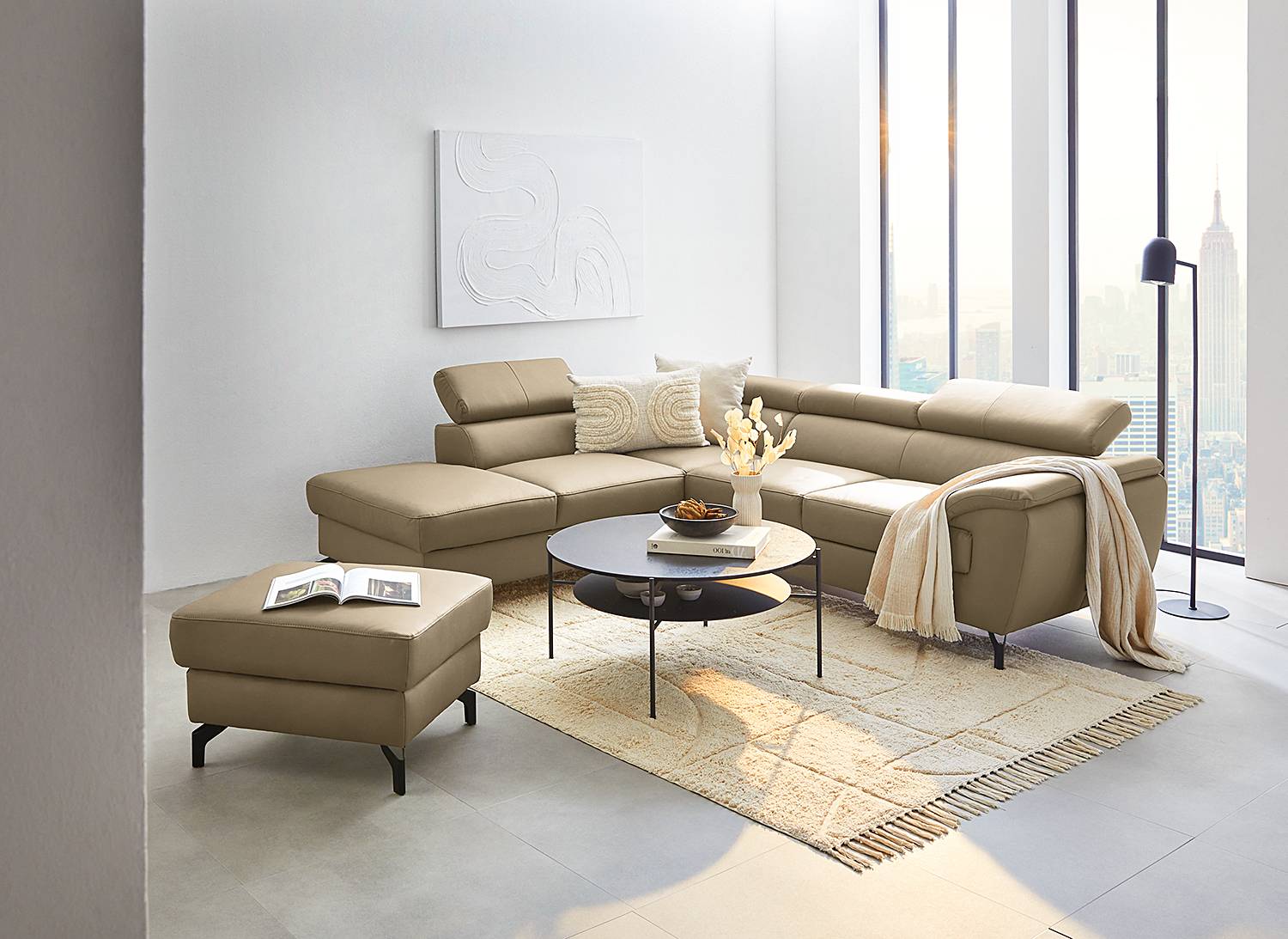 home24 Ecksofa Cartillon mit Longchair Braun Echtleder Mabel / Kunstleder Manda 256 x 90 x 220cm Ottomane davorstehend links Kopfstütze verstellbar home24 Ecksofa Cartillon mit Longchair Braun Echtleder Mabel / Kunstleder Manda 256 x 90 x 220cm Ottomane davorstehend links Kopfstütze verstellbar von home24