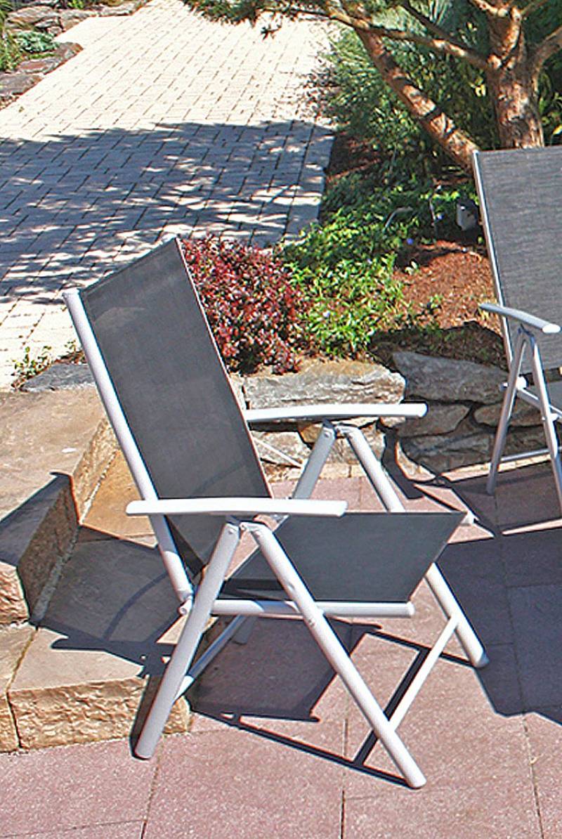 home24 Gartensessel Nola 2er-Set Polyethylen Stahl, pulverbeschichtet Schwarz/Silber 67 x 107 x 56cm von home24