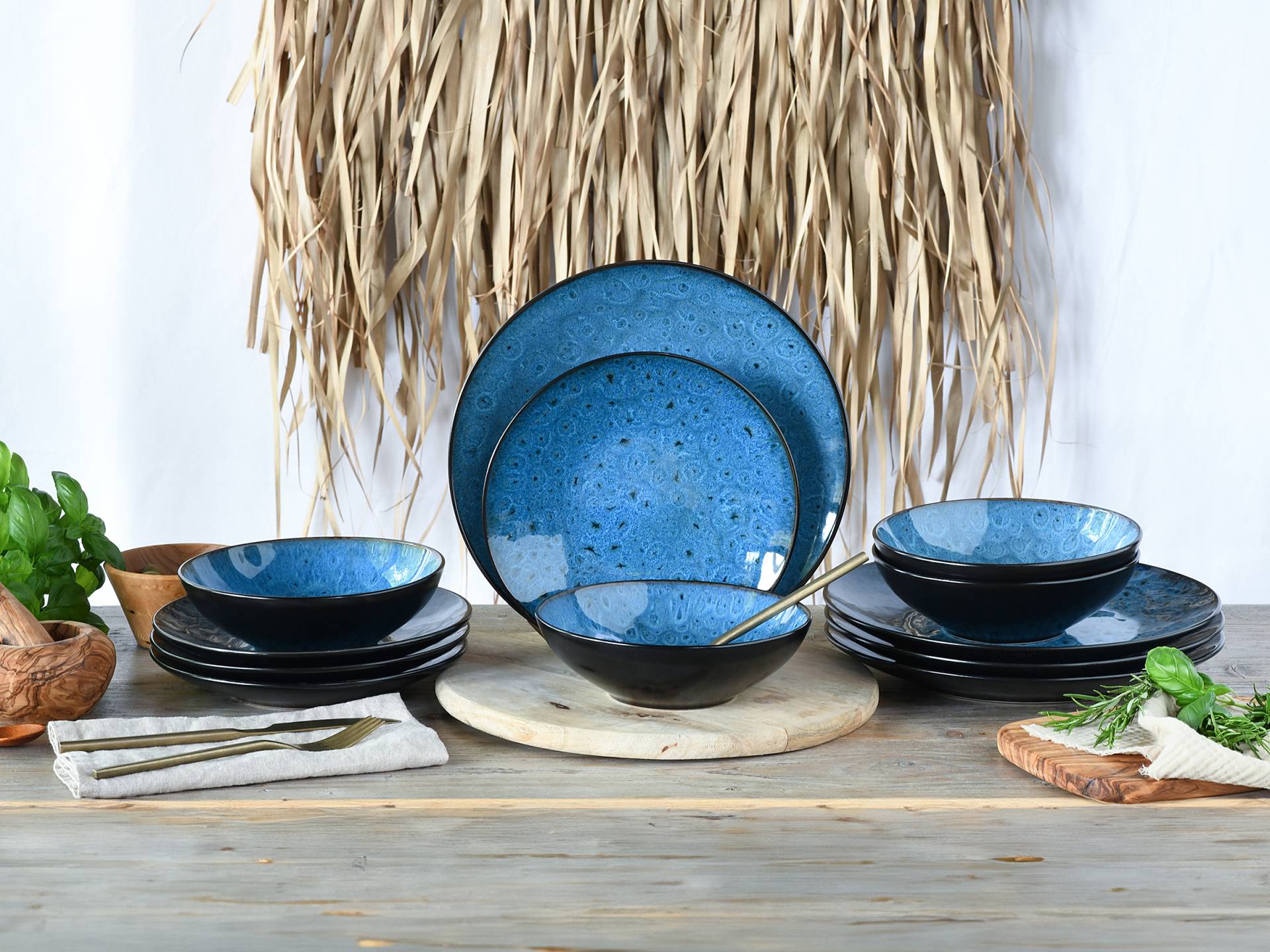 home24 Geschirrset Capri 12-teilig 30 x 26 x 30cm Schwarz/Schwarz/Blau von home24