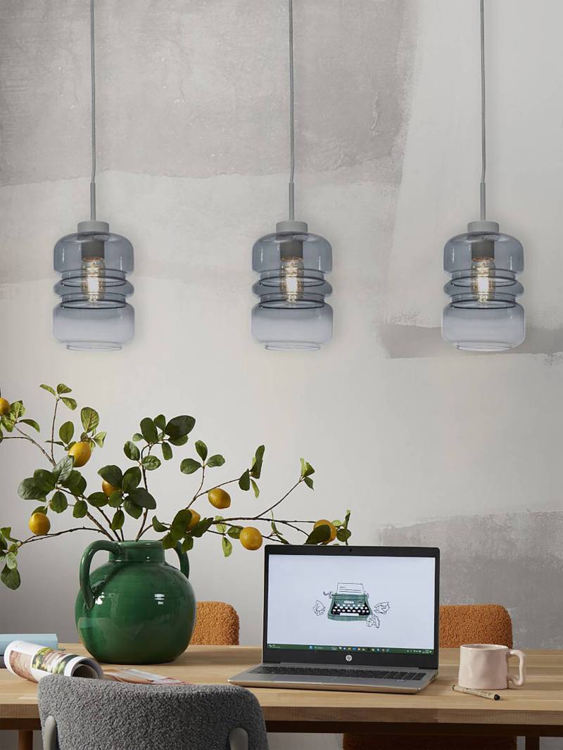 home24 Hängeleuchte Verona Typ A 15 x 15 x 30cm Grau/Lichtgrau Glasart: Rauchglas Material: Glas E27 home24 Hängeleuchte Verona Typ A 15 x 15 x 30cm Grau/Lichtgrau Glasart: Rauchglas Material: Glas E27 von home24