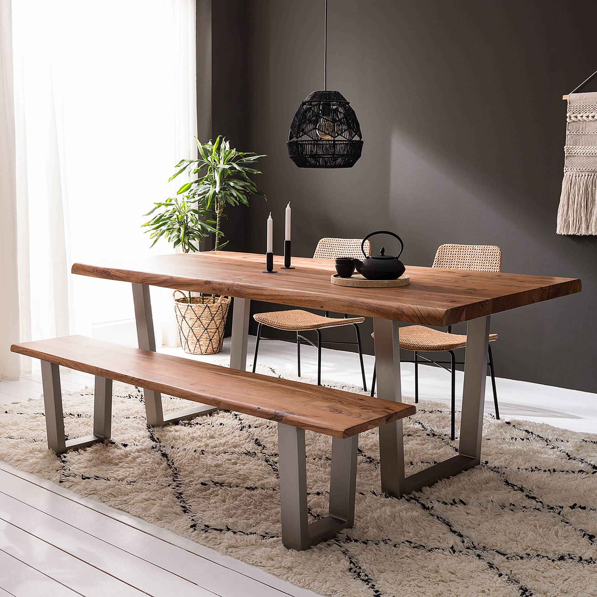 home24 Massive Baumkanten-Sitzbank 180cm Braun/Akazie Braun Trapezförmig Silber home24 Massive Baumkanten-Sitzbank 180cm Braun/Akazie Braun Trapezförmig Silber von home24