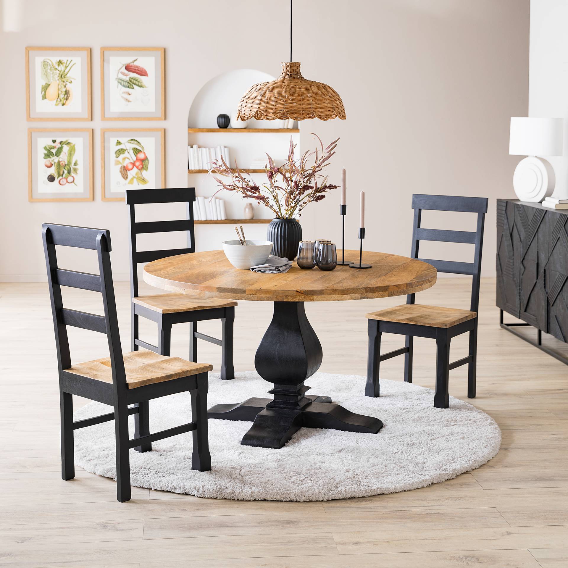 home24 Massiver Esszimmerstuhl Thuggi 45 x 108 x 45cm Braun/Schwarz home24 Massiver Esszimmerstuhl Thuggi 45 x 108 x 45cm Braun/Schwarz von home24