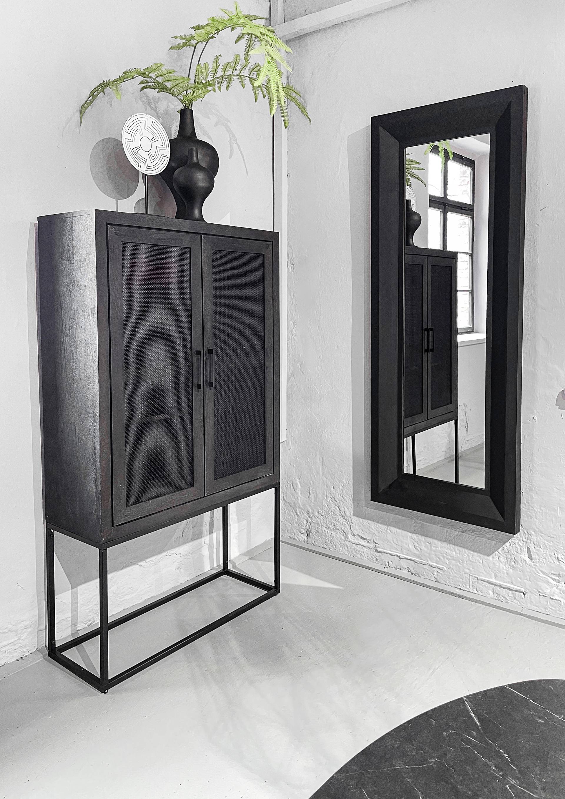 home24 Massives Highboard Garakh 90 x 160 x 37cm Schwarz home24 Massives Highboard Garakh 90 x 160 x 37cm Schwarz von home24
