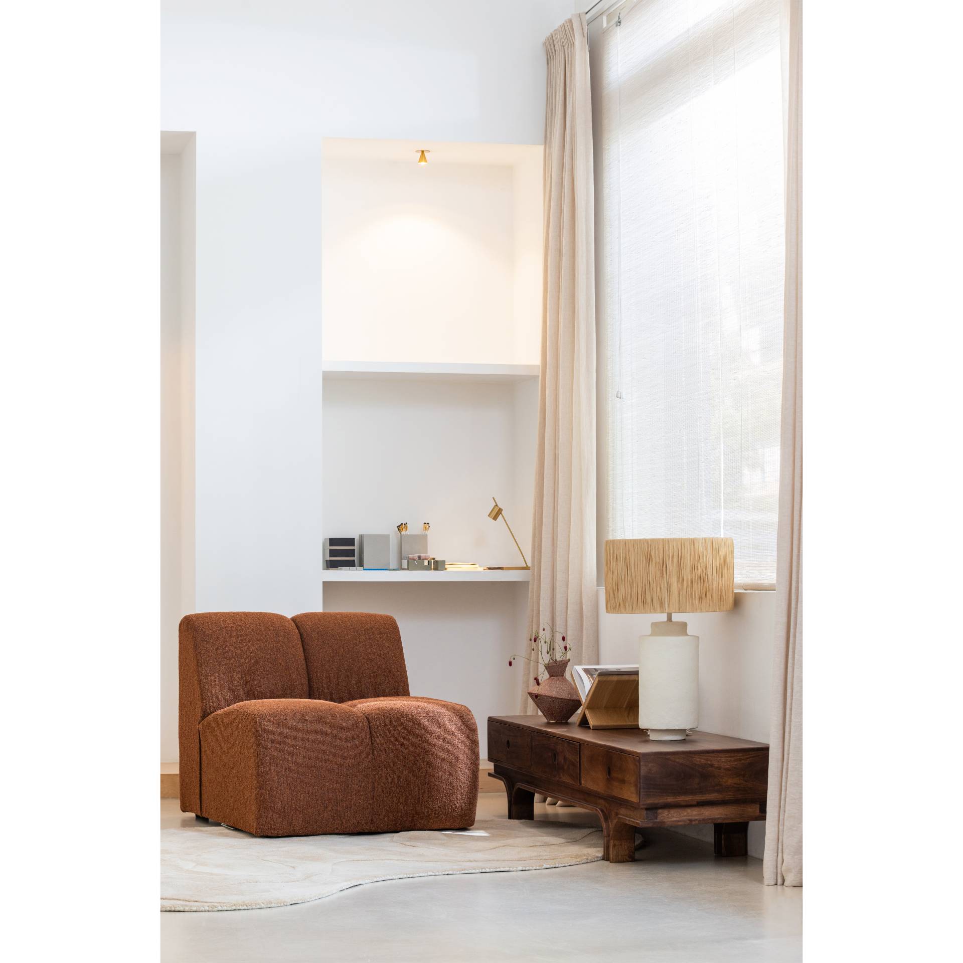 home24 Massives TV-Lowboard Kageyo Massivholz Mango, lackiert Braun 180 x 37 x 45cm home24 Massives TV-Lowboard Kageyo Massivholz Mango, lackiert Braun 180 x 37 x 45cm von home24