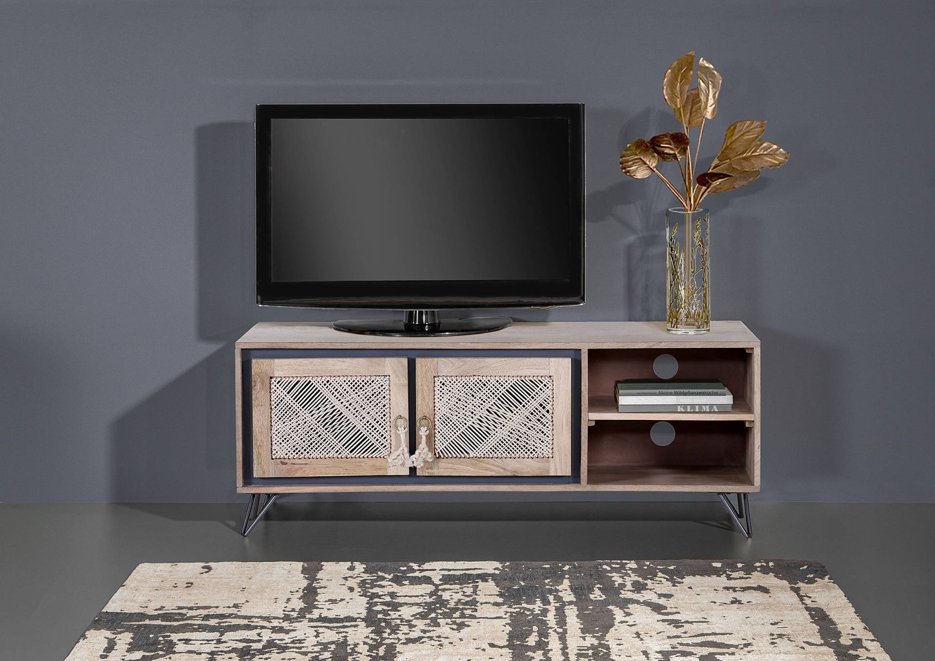 home24 Massives TV-Lowboard Lumby Front: Schnurgeflecht / MDF Mitteldichte Holzfaserplatte , lackiert Korpus: Massivholz Mango, gebeizt & lackiert home24 Massives TV-Lowboard Lumby Front: Schnurgeflecht / MDF Mitteldichte Holzfaserplatte , lackiert Korpus: Massivholz Mango, gebeizt & lackiert von home24