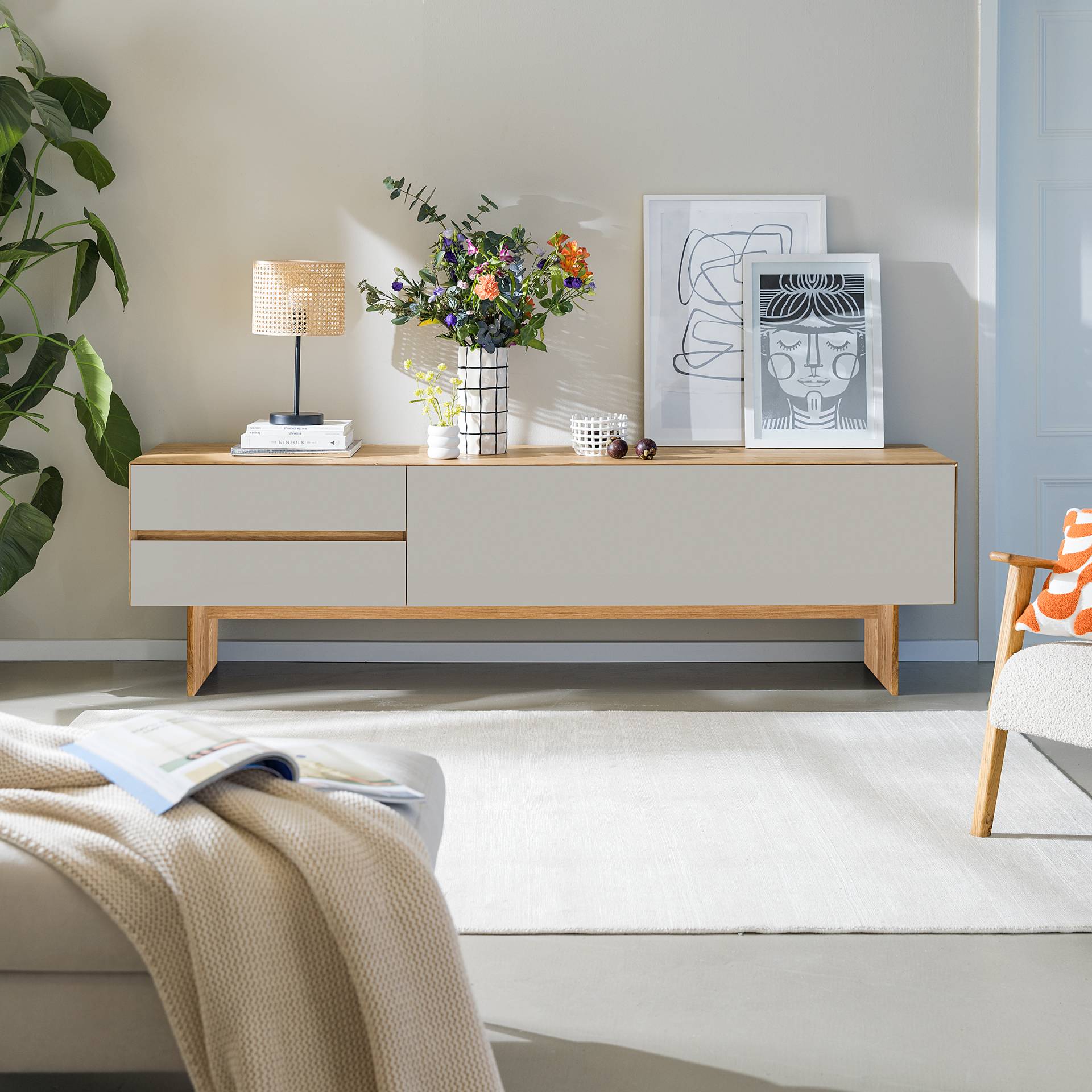 home24 Massives TV-Lowboard RUCA Front: Massivholz Wildeiche, lackiert Korpus & Gestell: Massivholz Wildeiche, geölt Braun/Grau/Hellgrau 201 x 63 x home24 Massives TV-Lowboard RUCA Front: Massivholz Wildeiche, lackiert Korpus & Gestell: Massivholz Wildeiche, geölt Braun/Grau/Hellgrau 201 x 63 x von home24