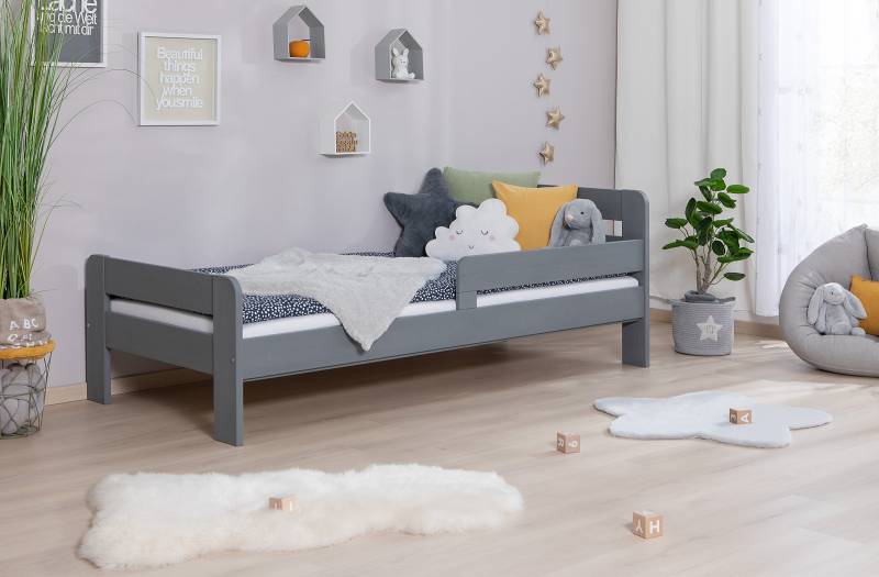 home24 Massivholzbett Bennet 90 x 200cm mit Lattenrost & Matratze Grau/Kiefer Grau von home24
