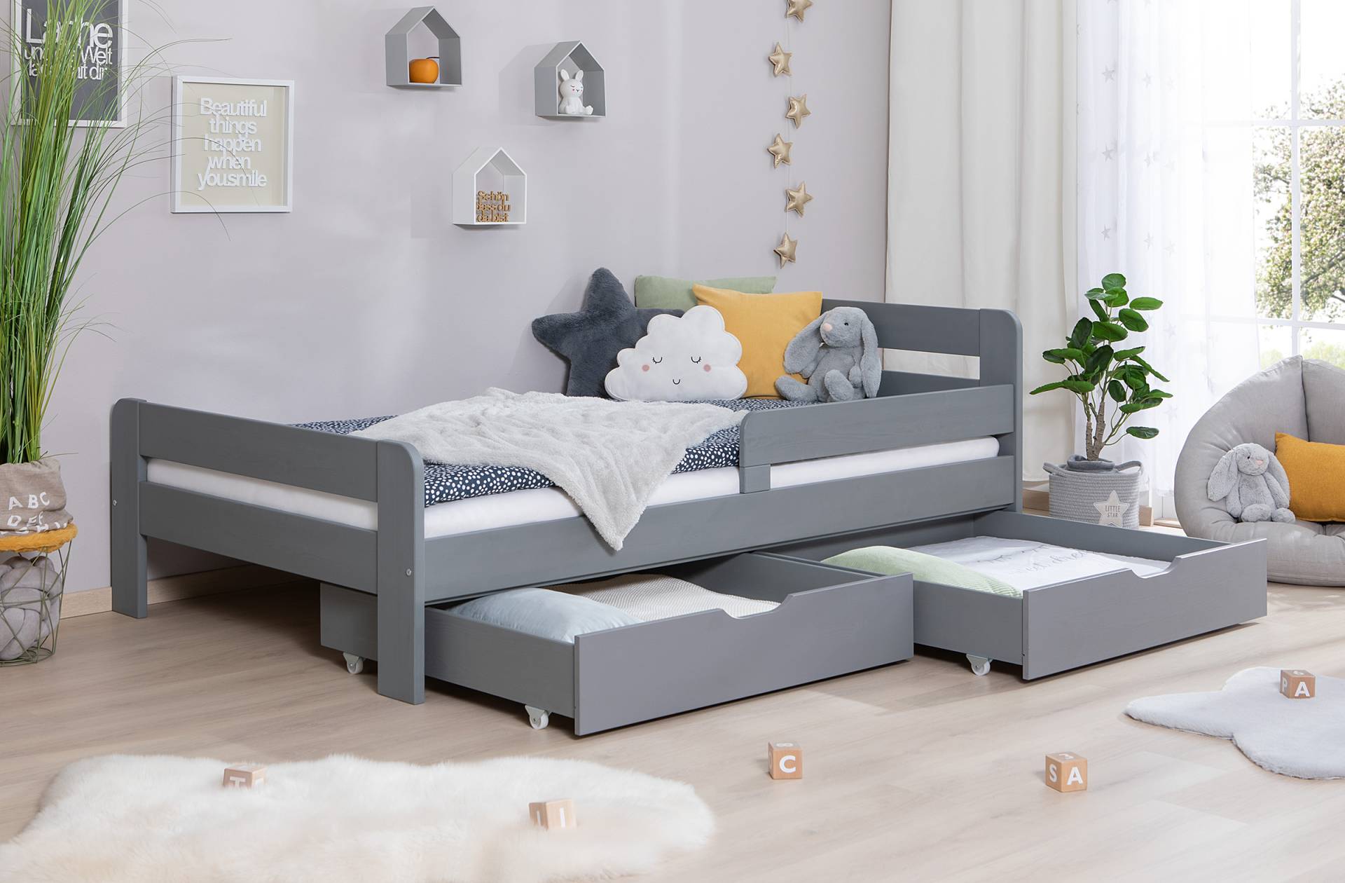home24 Massivholzbett Bennet mit Schublade 120 x 200cm ohne Lattenrost & Matratze Grau/Kiefer Grau home24 Massivholzbett Bennet mit Schublade 120 x 200cm ohne Lattenrost & Matratze Grau/Kiefer Grau von home24