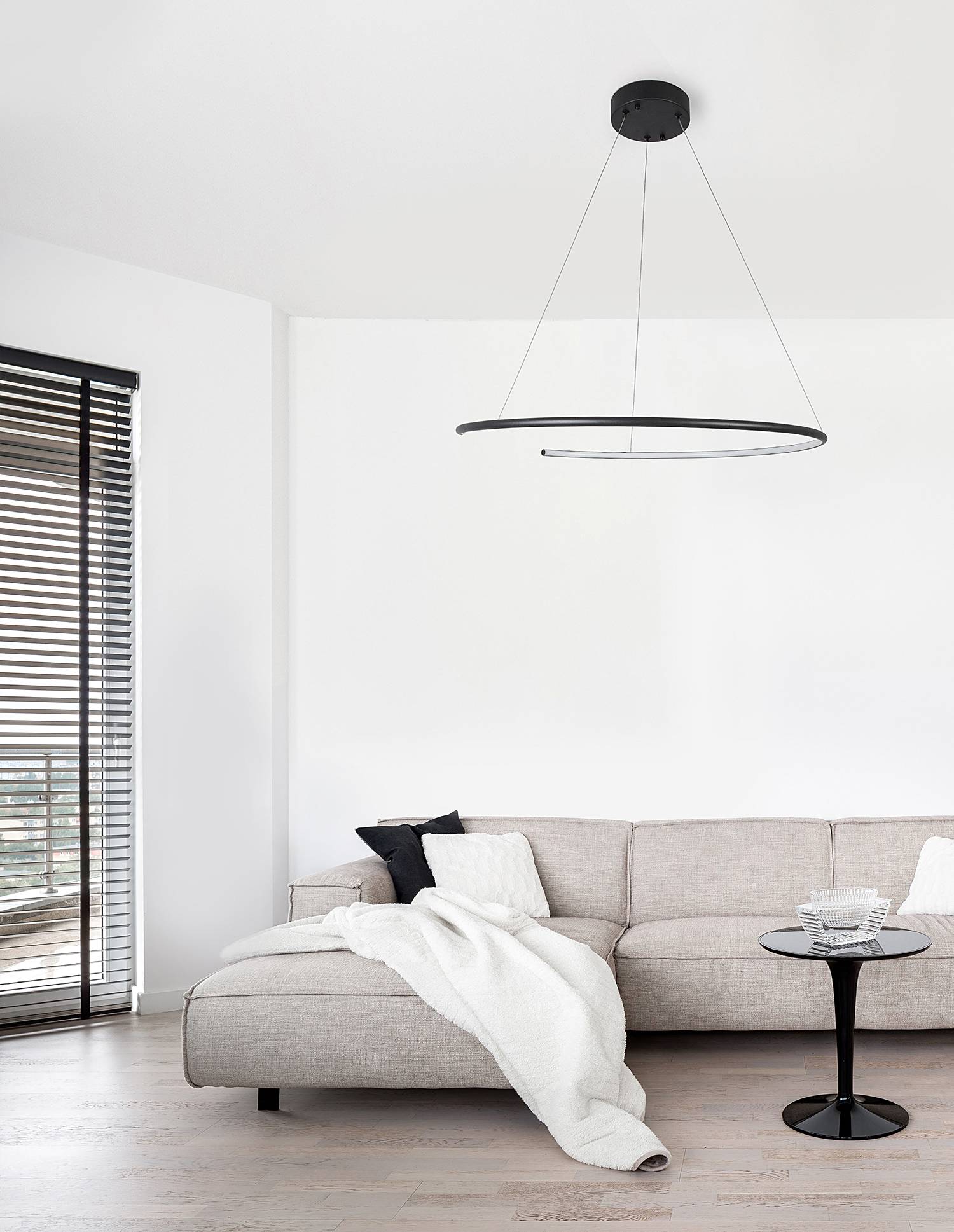home24 Pendelleuchte Breda Ø 70cm Schwarz/Schwarz Kabel ABS, Fassung ABS, Baldachin Aluminium, Gehäuse Leuchte Aluminium Nicht austauschbare LEDs home24 Pendelleuchte Breda Ø 70cm Schwarz/Schwarz Kabel ABS, Fassung ABS, Baldachin Aluminium, Gehäuse Leuchte Aluminium Nicht austauschbare LEDs von home24